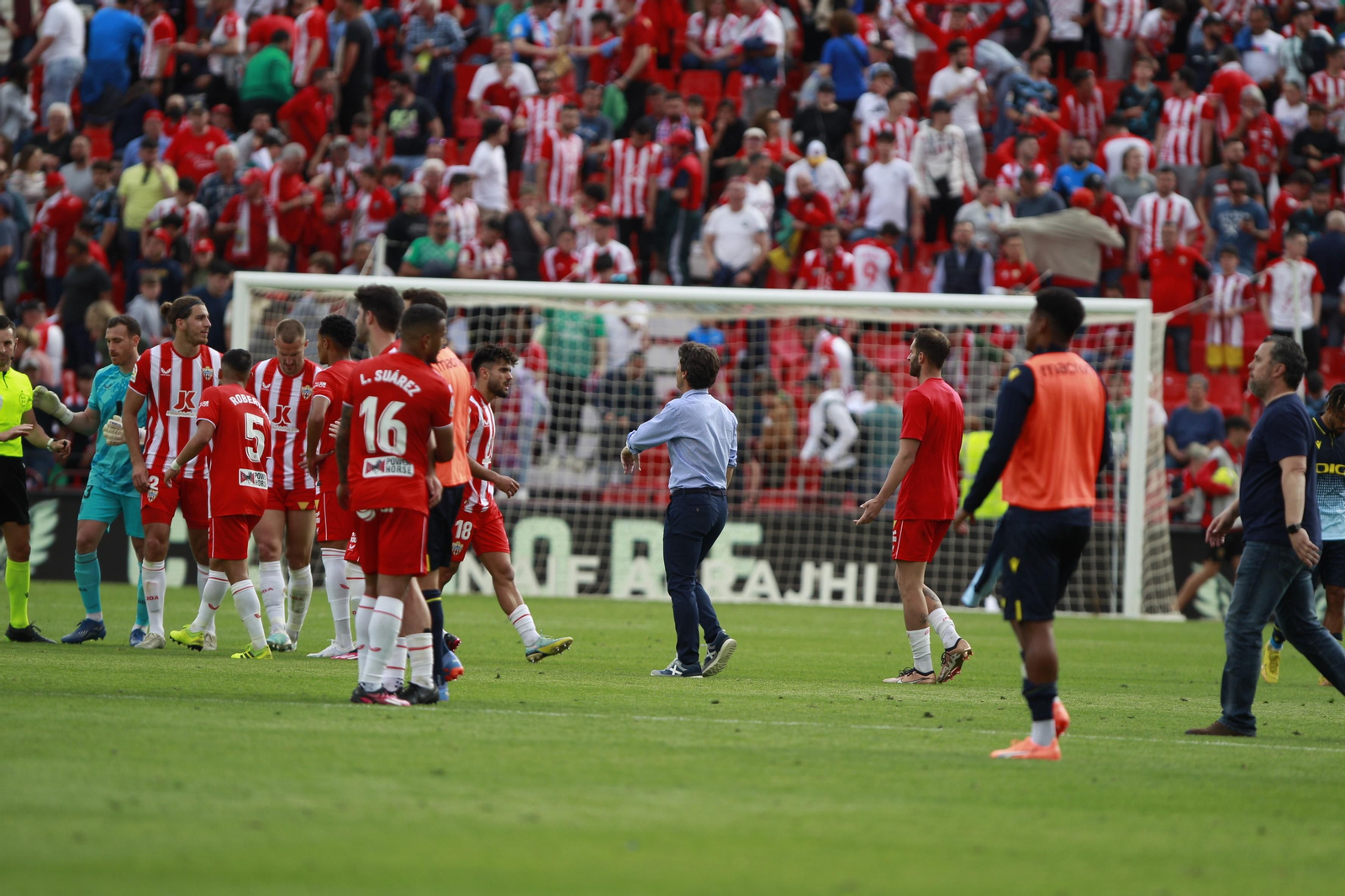 Imágenes del partido de la Liga Santander U.D. Almería-Cádiz C.F.