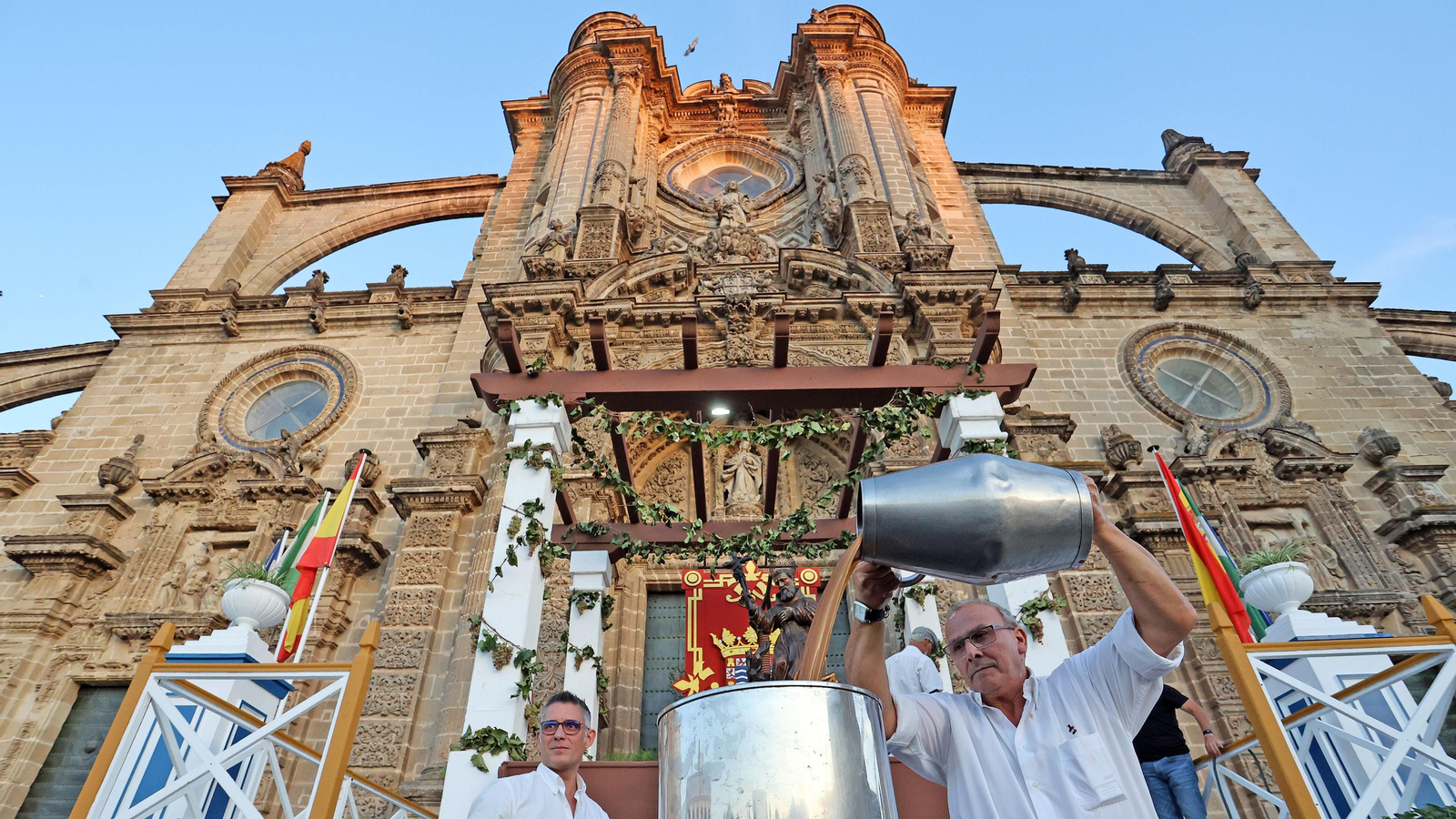 Tradicional Pisa de la Uva en la Catedral de Jerez 2023