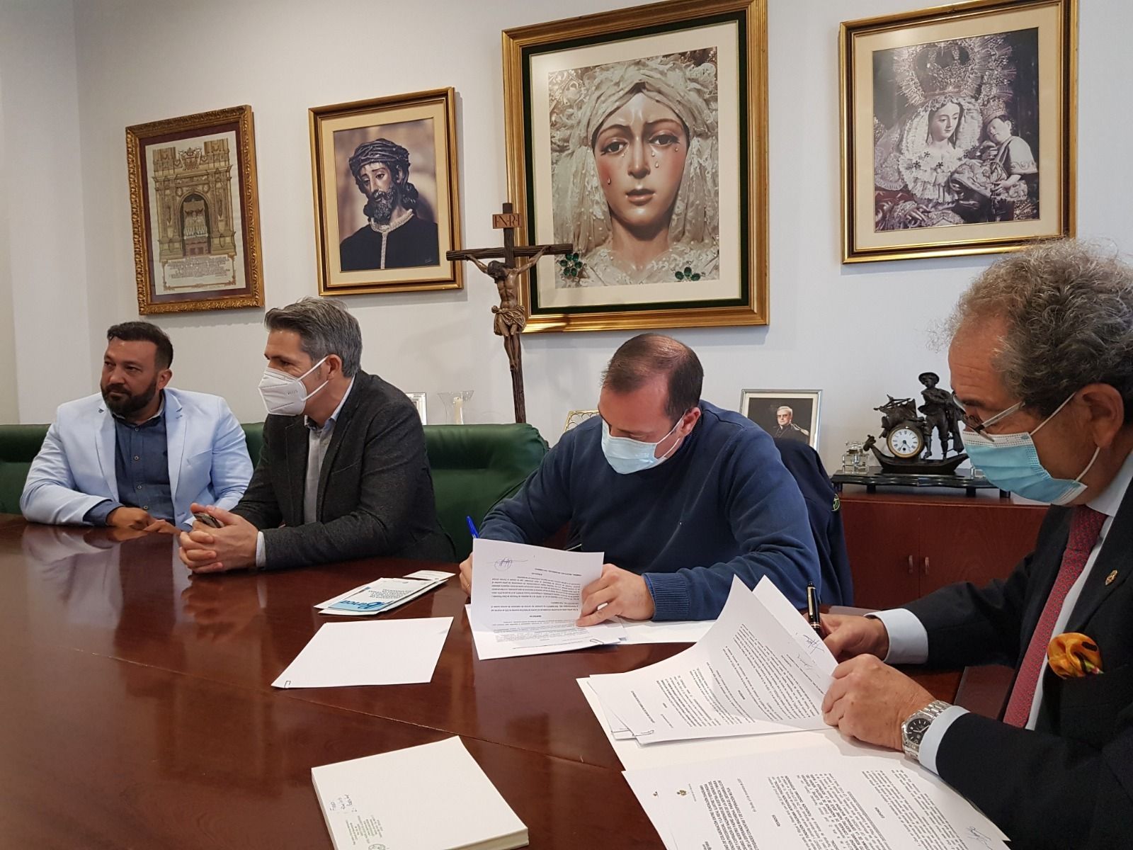 Firma del convenio entre la Hermandad de la Macarena y la Fundación Diagrama.
