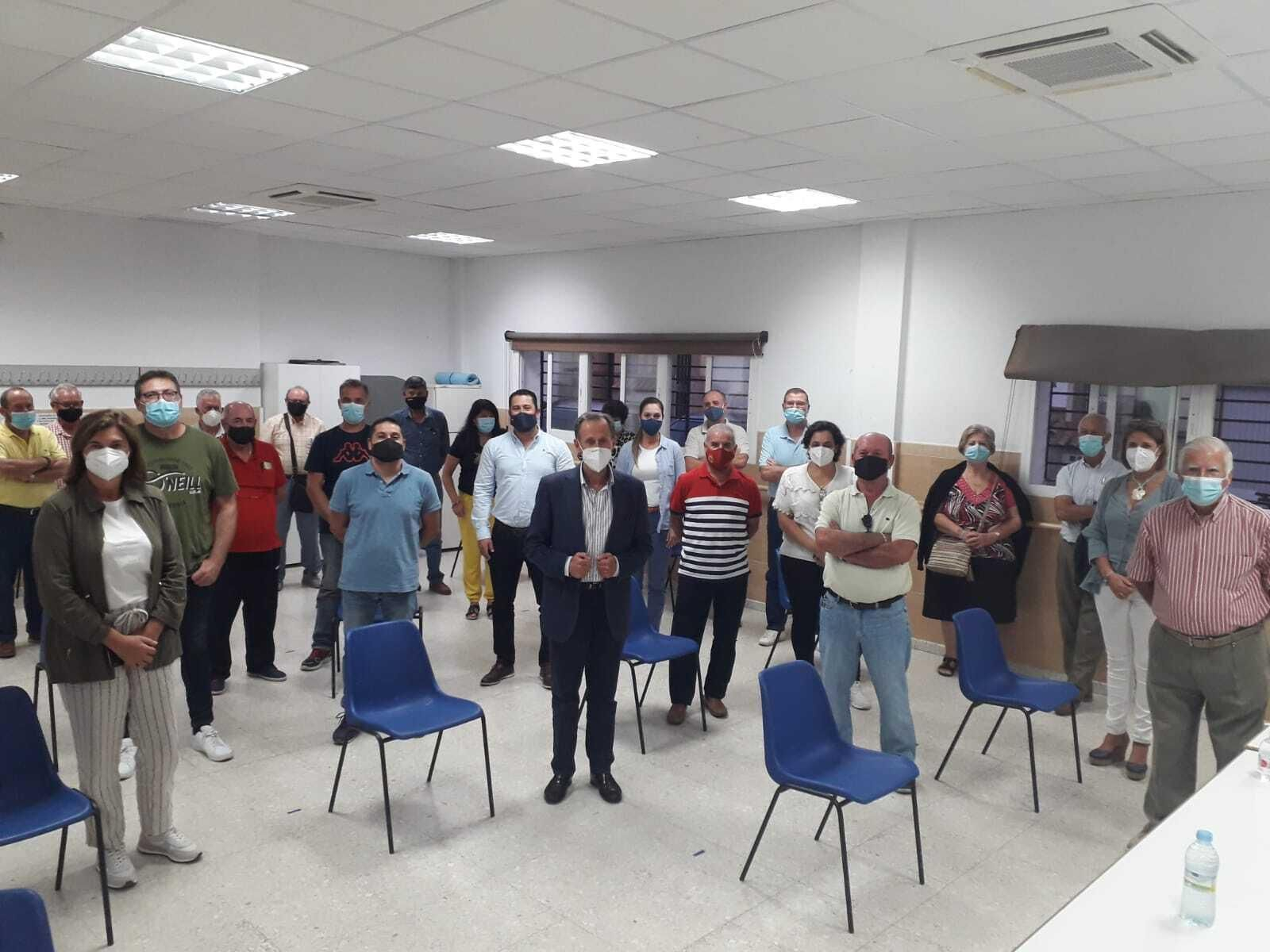 Encuentro entre representantes municipales y vecinales.