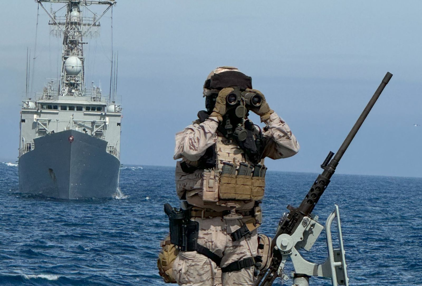 Ejercicio táctico de la Armada, este lunes.