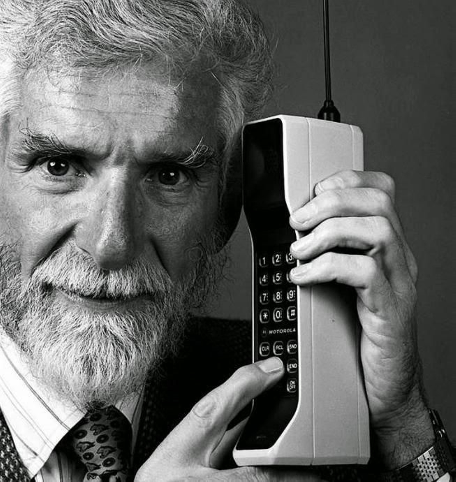 El ingeniero Martin Cooper es considerado el padre del teléfono móvil.