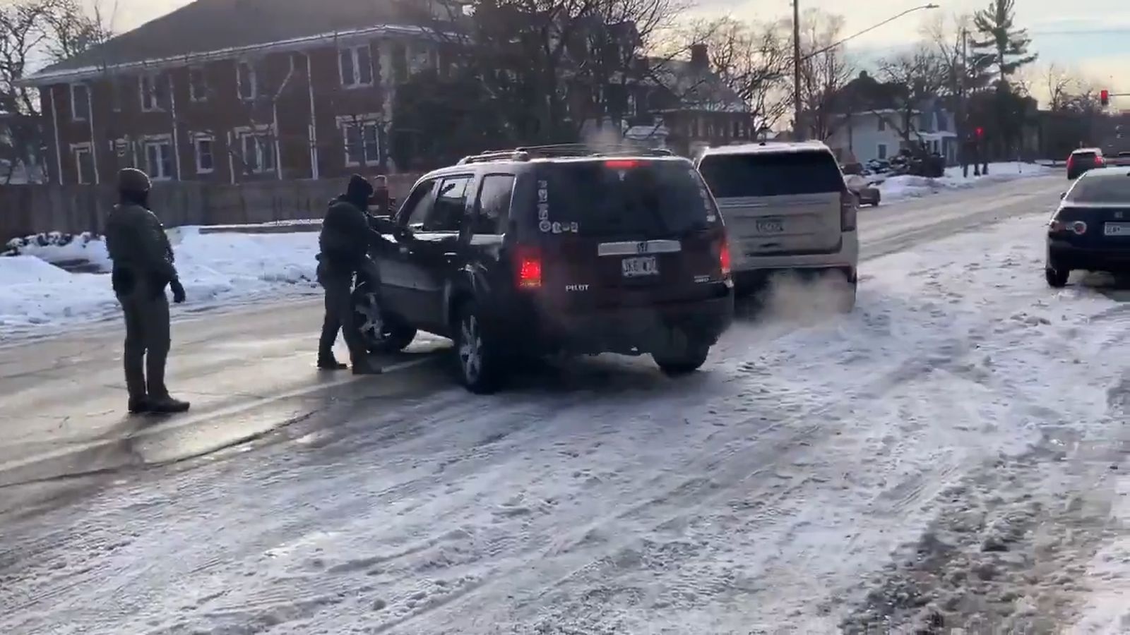 Un vídeo cuestiona la versión oficial en un tiroteo del ICE que ha matado a una mujer en Mineápolis