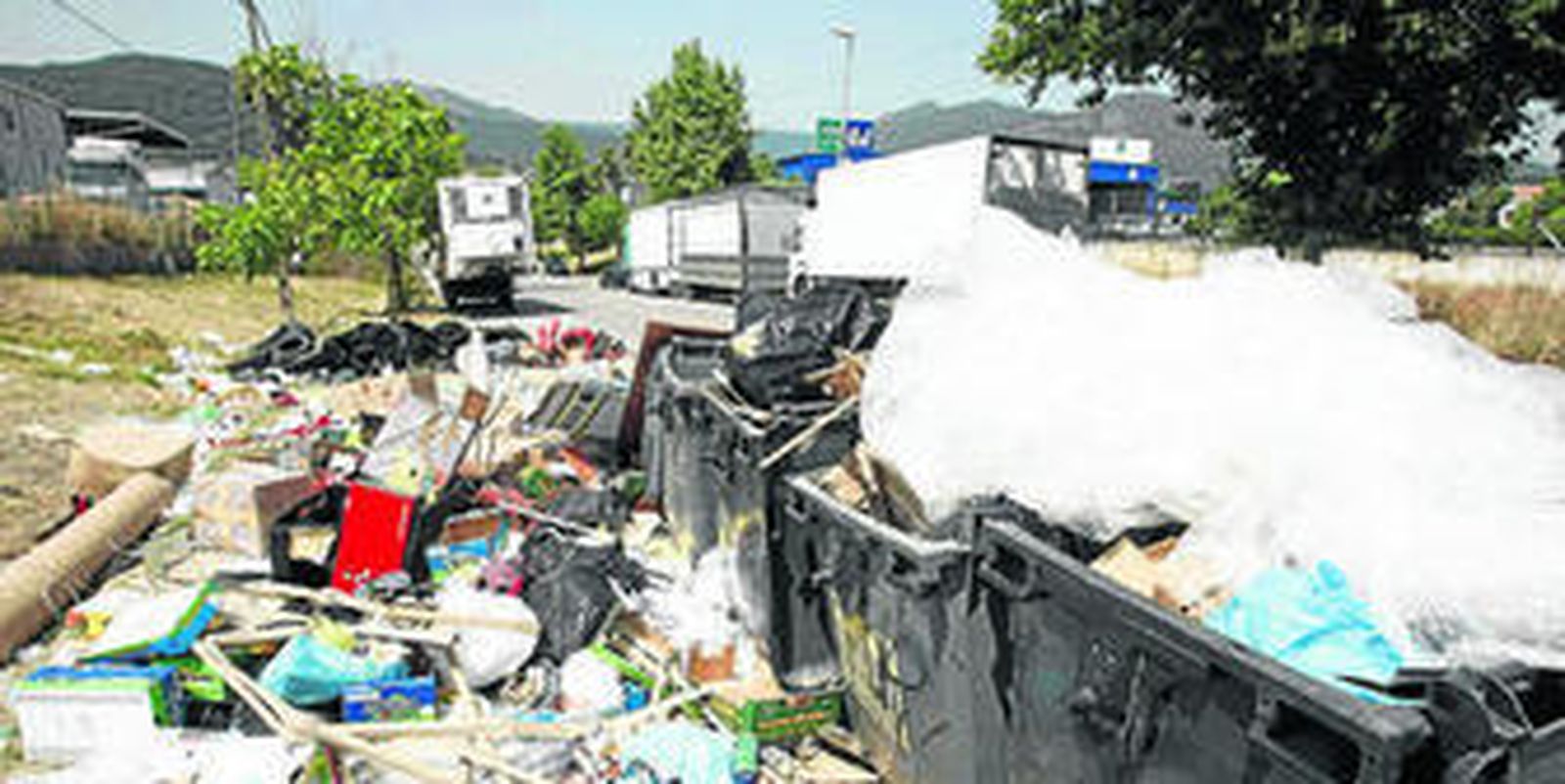 Imagen de la escombrera acumulada en una zona del polígono Cortijo Real.