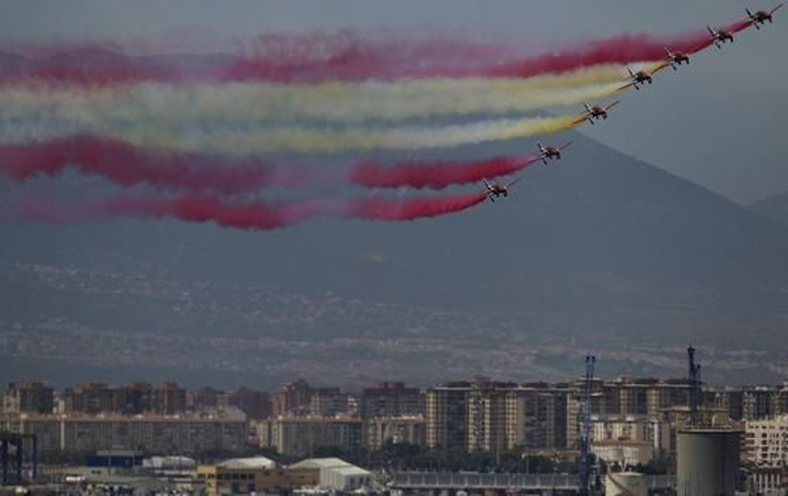 Exhibición operativa conjunta de las Fuerzas Armadas en la playa de La Malagueta

Foto: Sergio Camacho