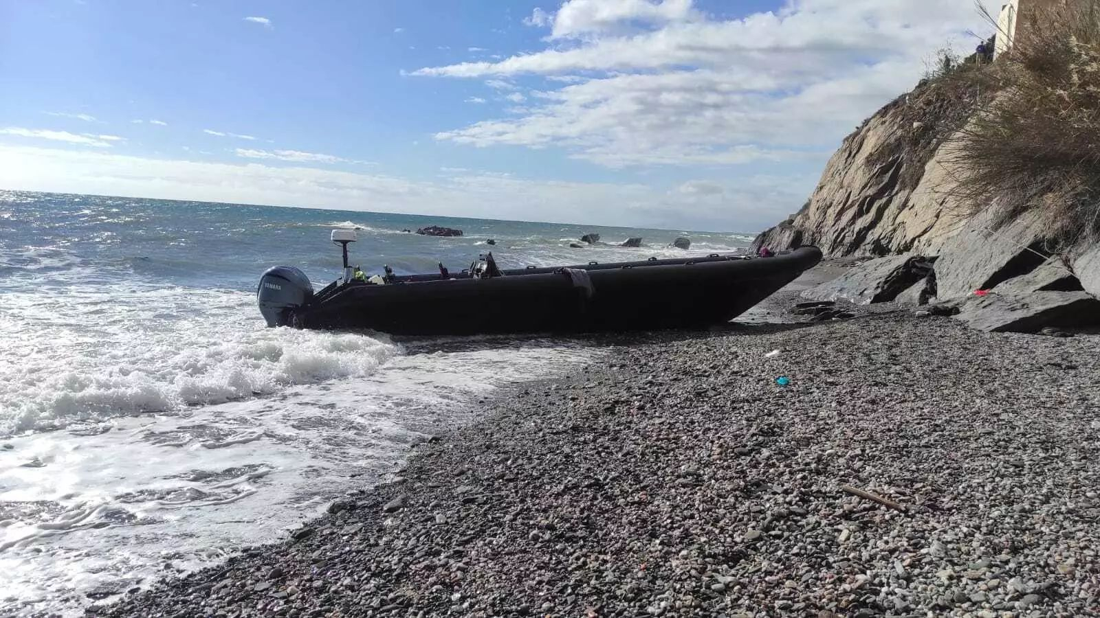Una embarcación que transportaba migrantes, en las costas almerienses