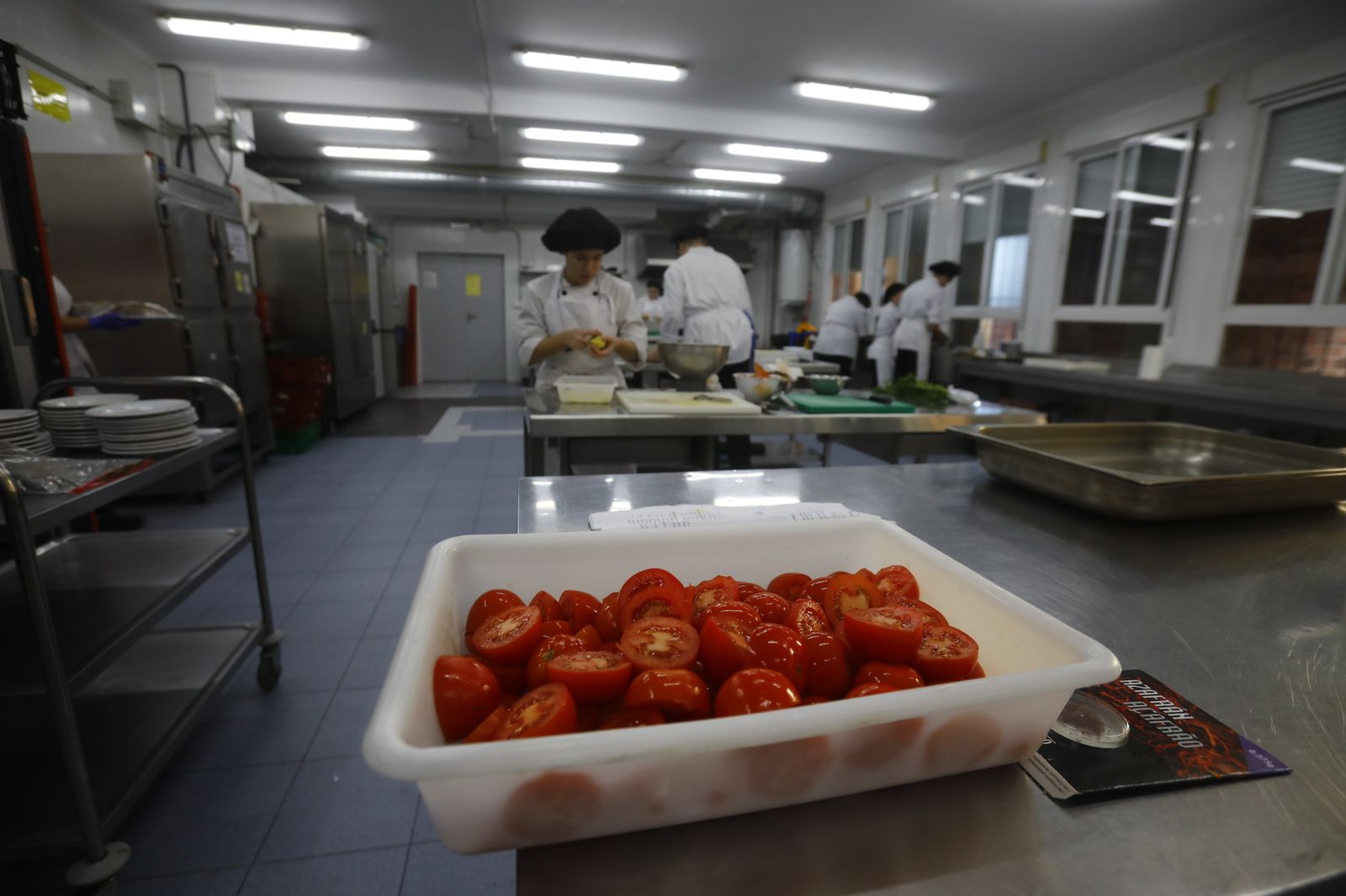 El restaurante y las cocinas del instituto Gran Capitán de Córdoba, en imágenes