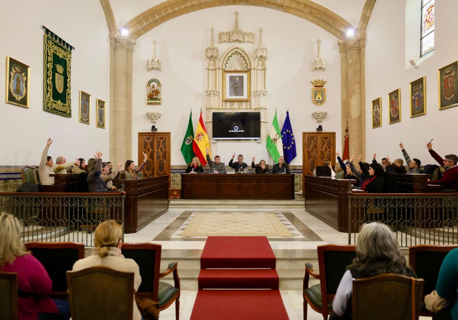 Pleno extraordinario para municipalizar el servicio de ayudas a domicilio.