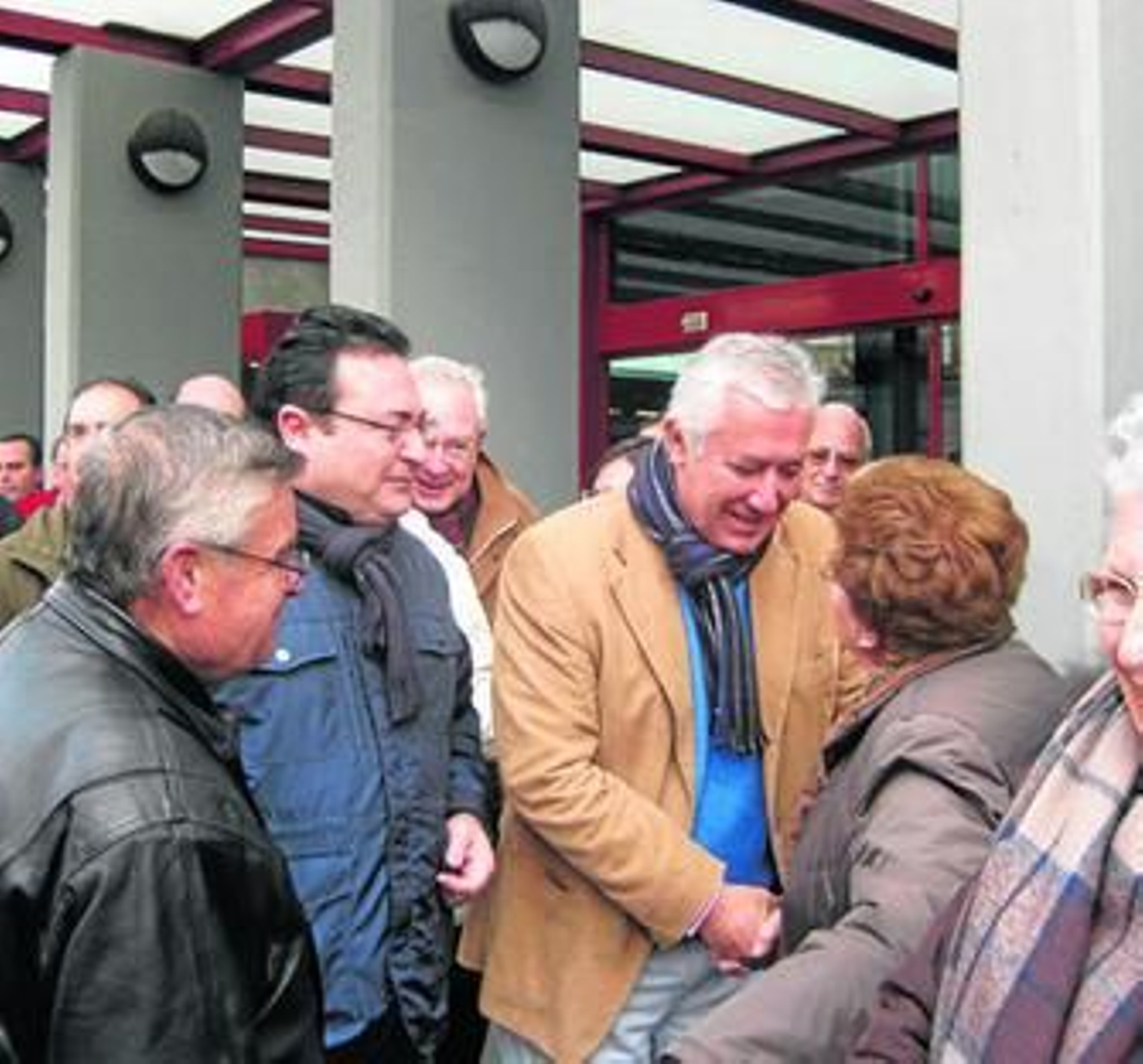 Arenas visitó ayer Dos Hermanas acompañado por Manuel Alcocer.