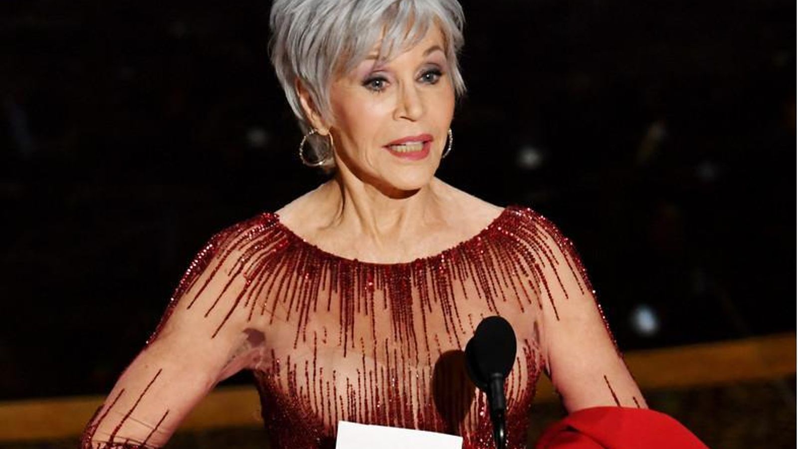 Jane Fonda con un corte pixie con flequillo.
