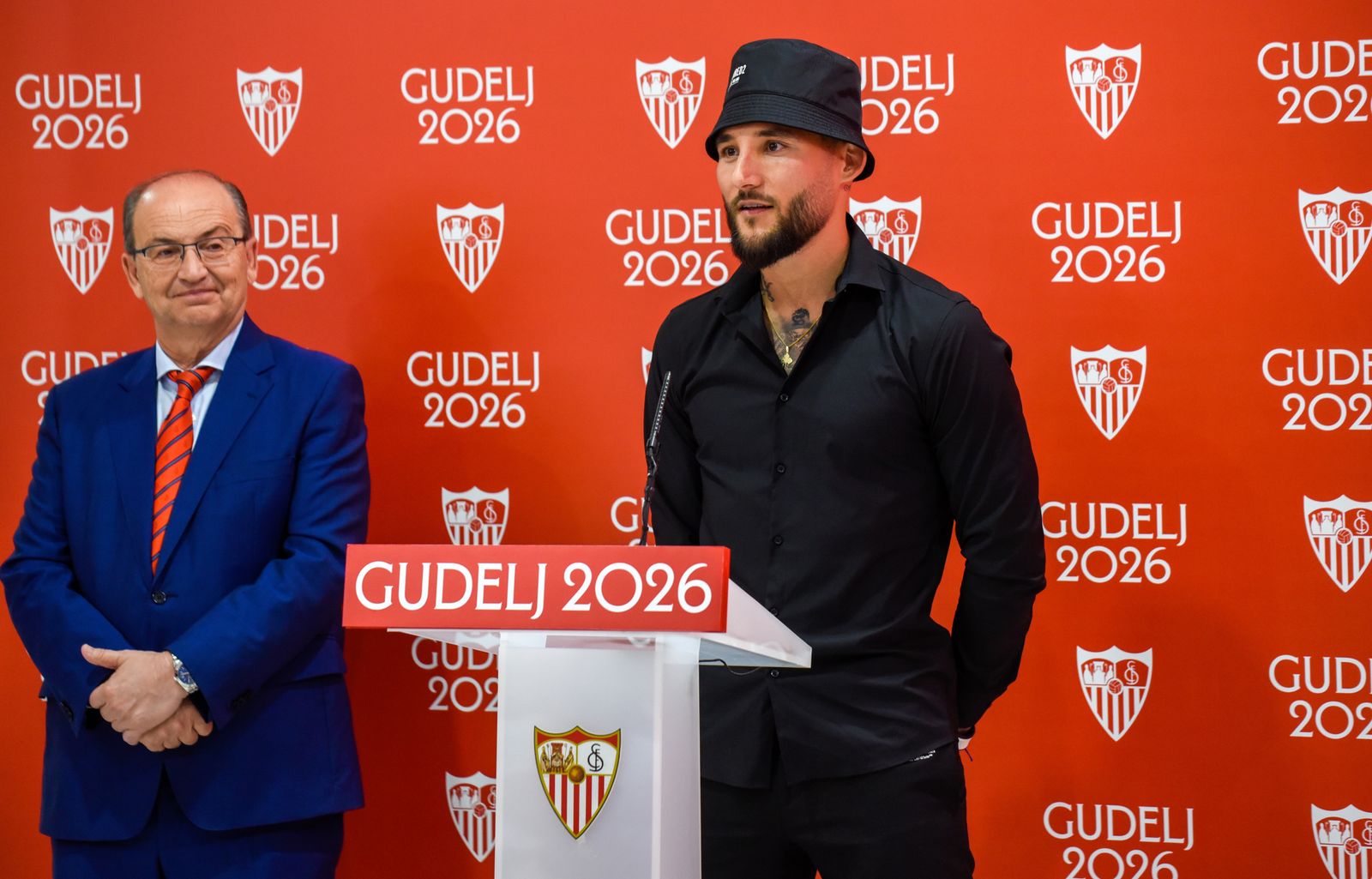 Las imágenes del acto para anunciar la renovacón de Gudelj