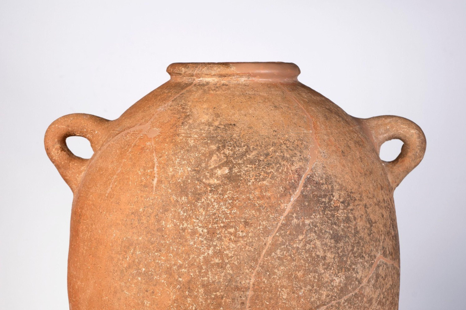 El Museo de Huelva da a conocer un ánfora del siglo VIII ubicada en la necrópolis de la Hoya, en Ayamonte