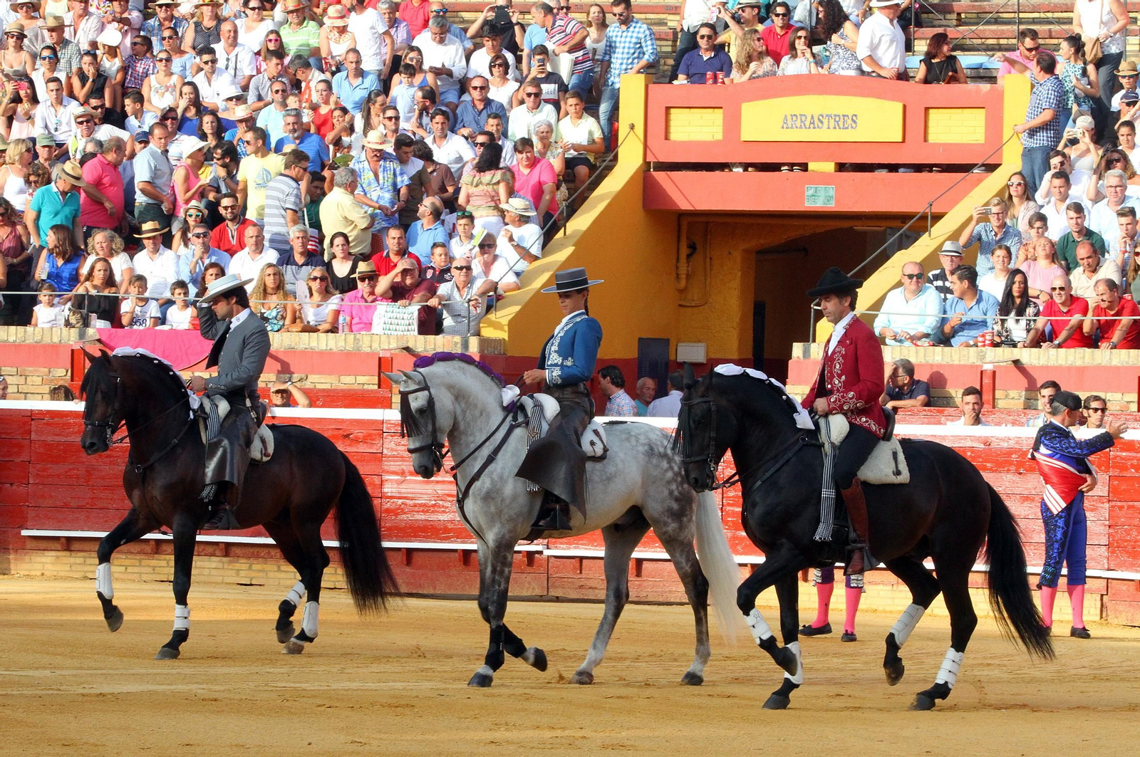 Imágenes de la corrida de rejones de Pablo Hermoso de Mendoza, Andrés Romero y Lea Vicens.