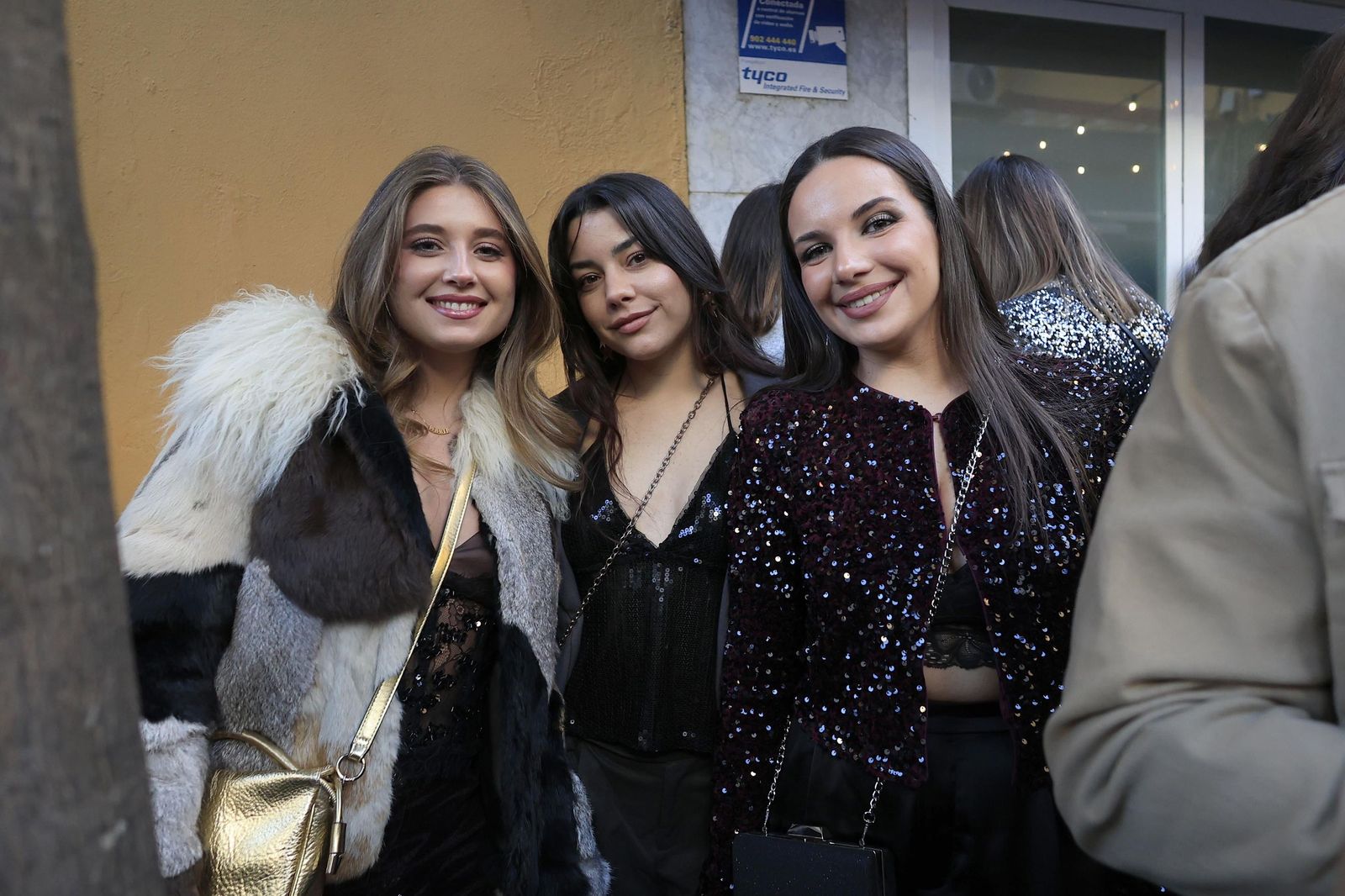 La Línea explota de gente en la tardebuena más animada, en imágenes