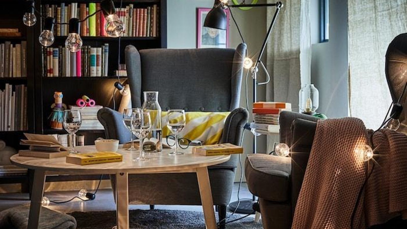 Guirnaldas para la iluminación del salón.