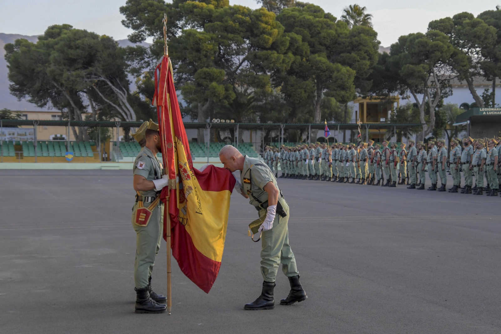 Las imágenes de la despedida del general Melchor Marín de la Brigada Rey Alfonso XIII de La Legión