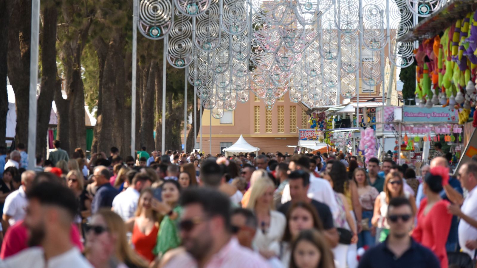 Búscate en las fotos del sábado en la Feria de Los Barrios 2023