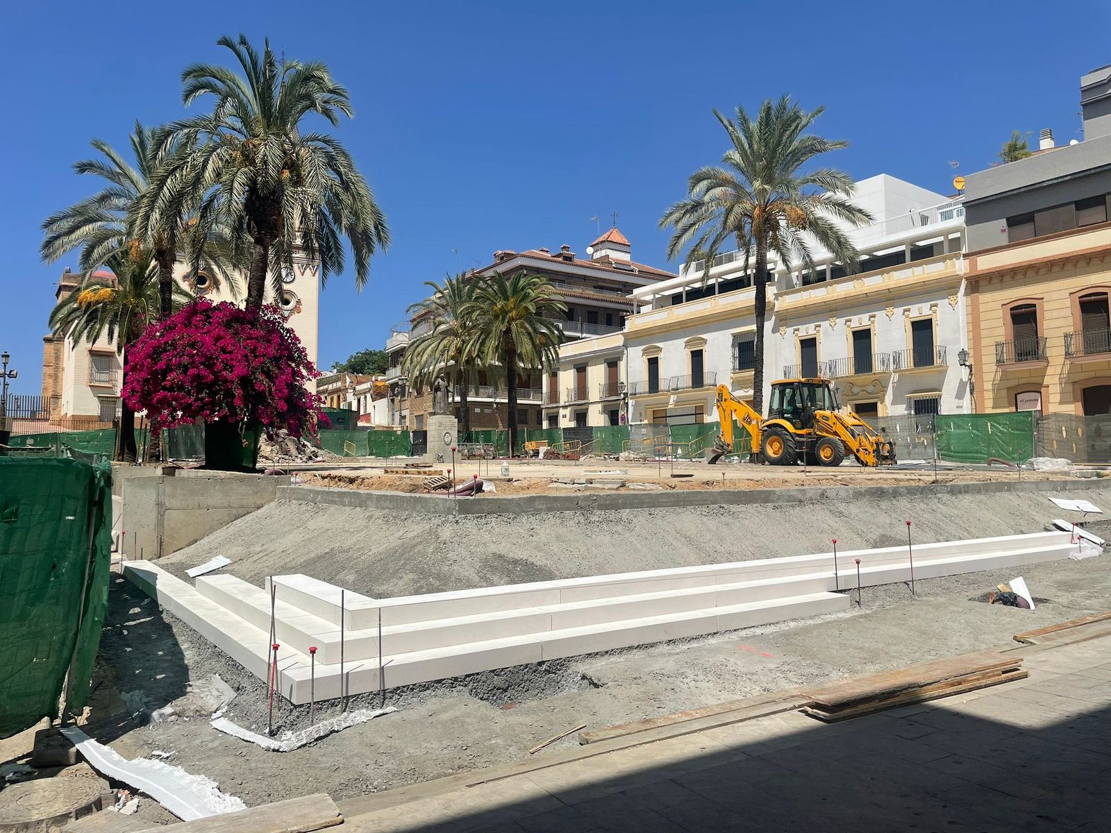 Imágenes de las escaleras de la Plaza de San Pedro de Huelva