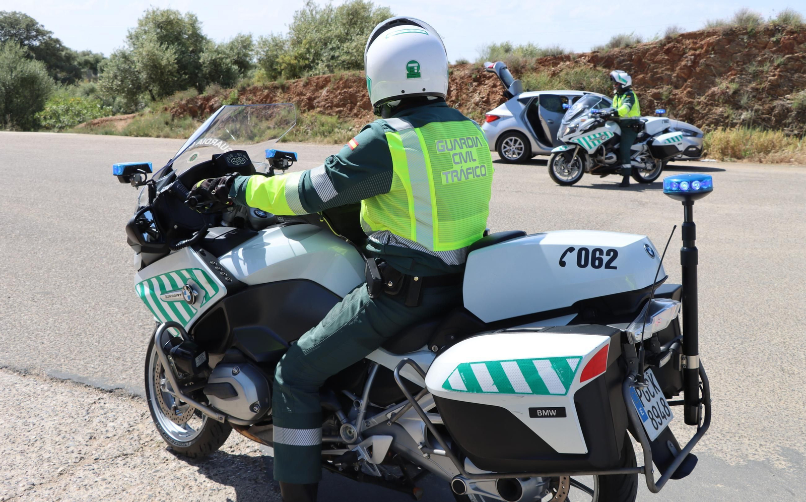 Un agente de la Guardia Civil de Tráfico en moto.