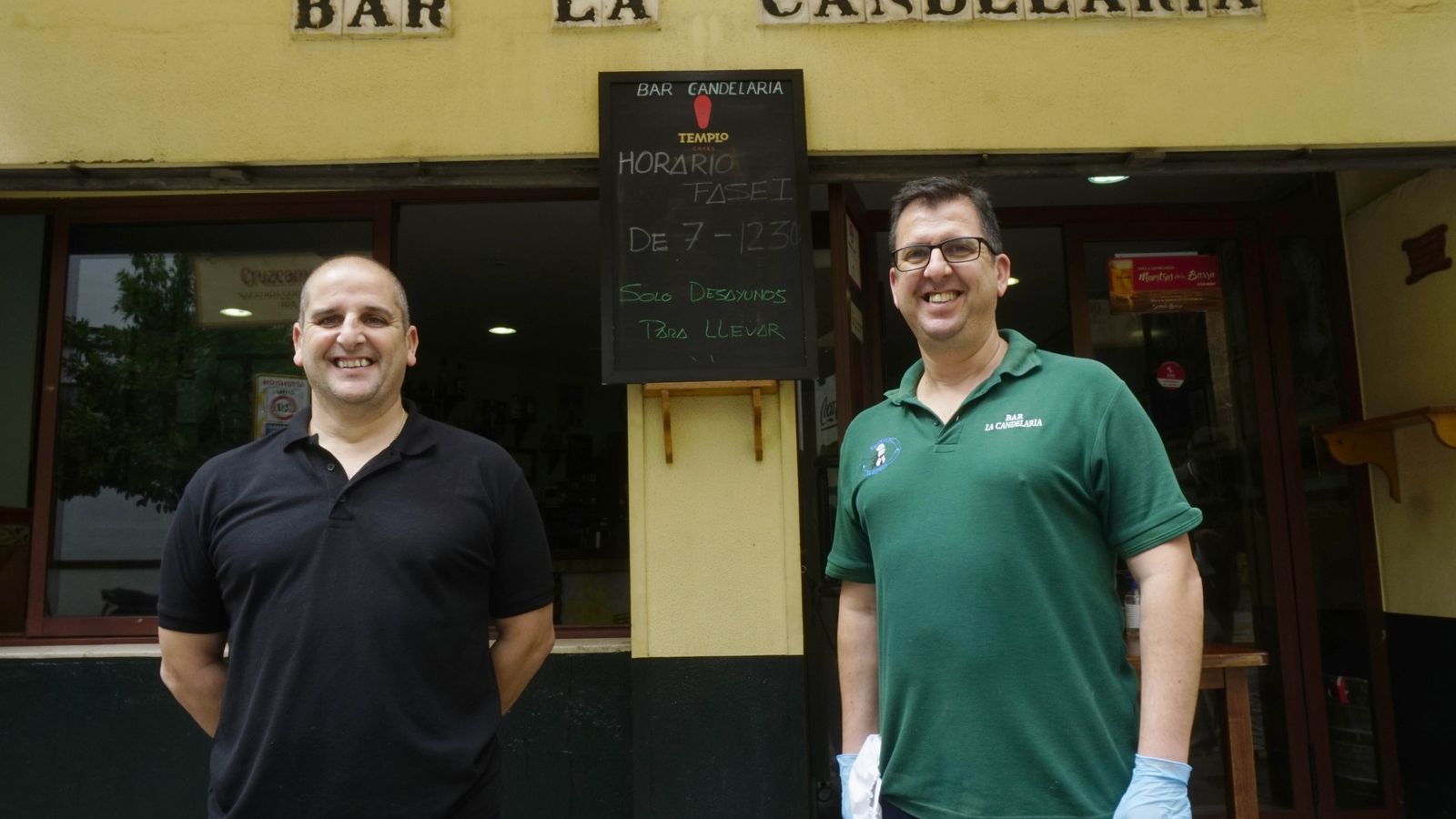 Otra imagen de los dueños del bar La Candelaria