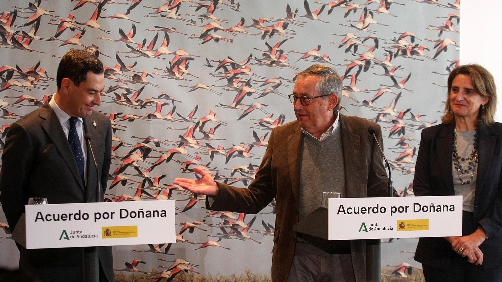 Juanma Moreno, Miguel Delibes y Teresa Ribera.