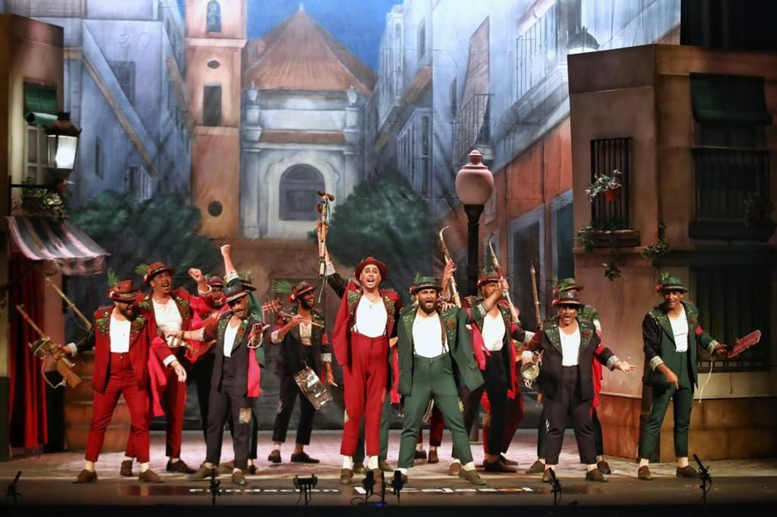 Actuación de la comparsa 'La mafia de La Viña'