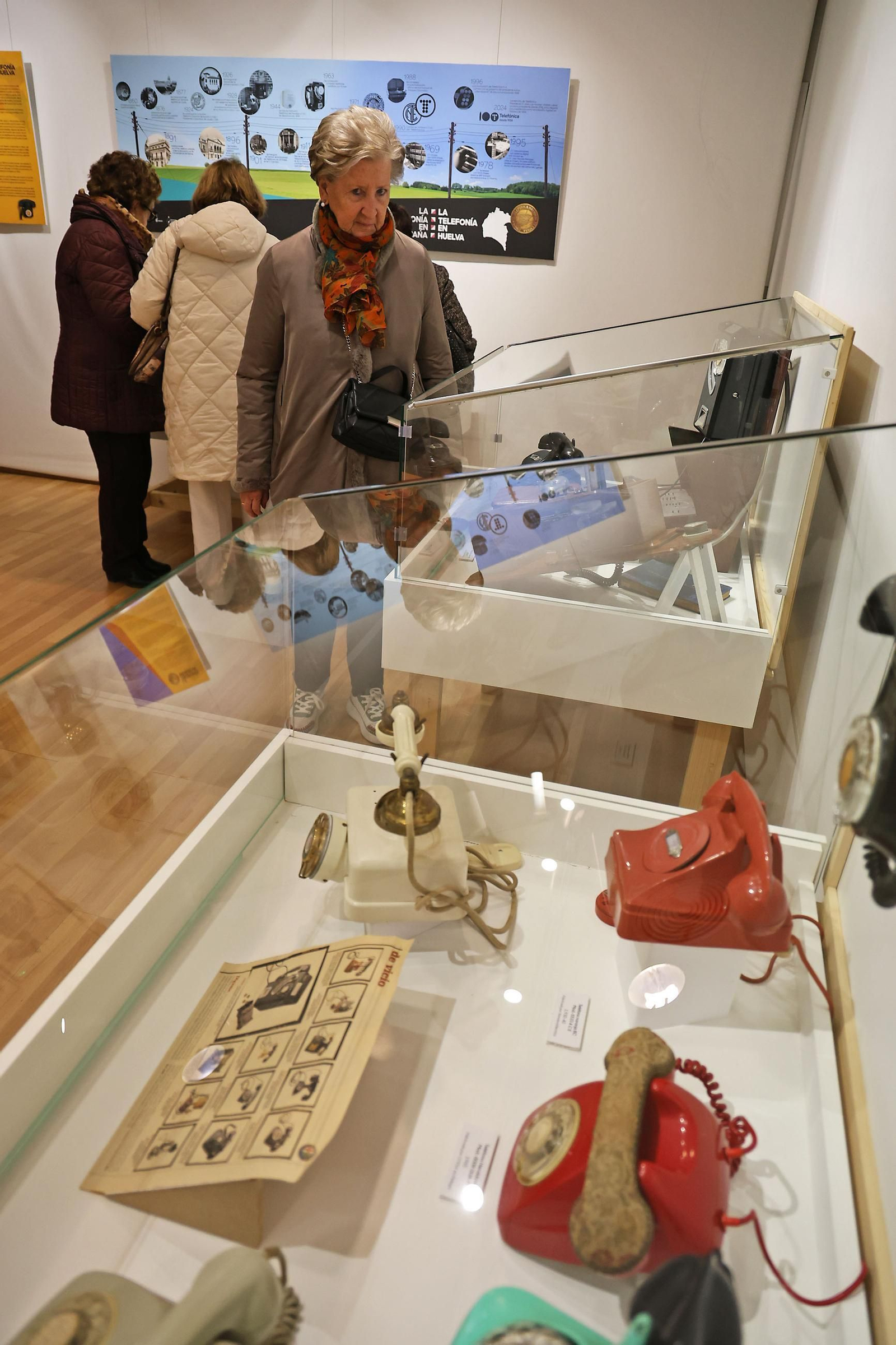 Imágenes de la inauguración de la exposición 'La Telefonía en Huelva'