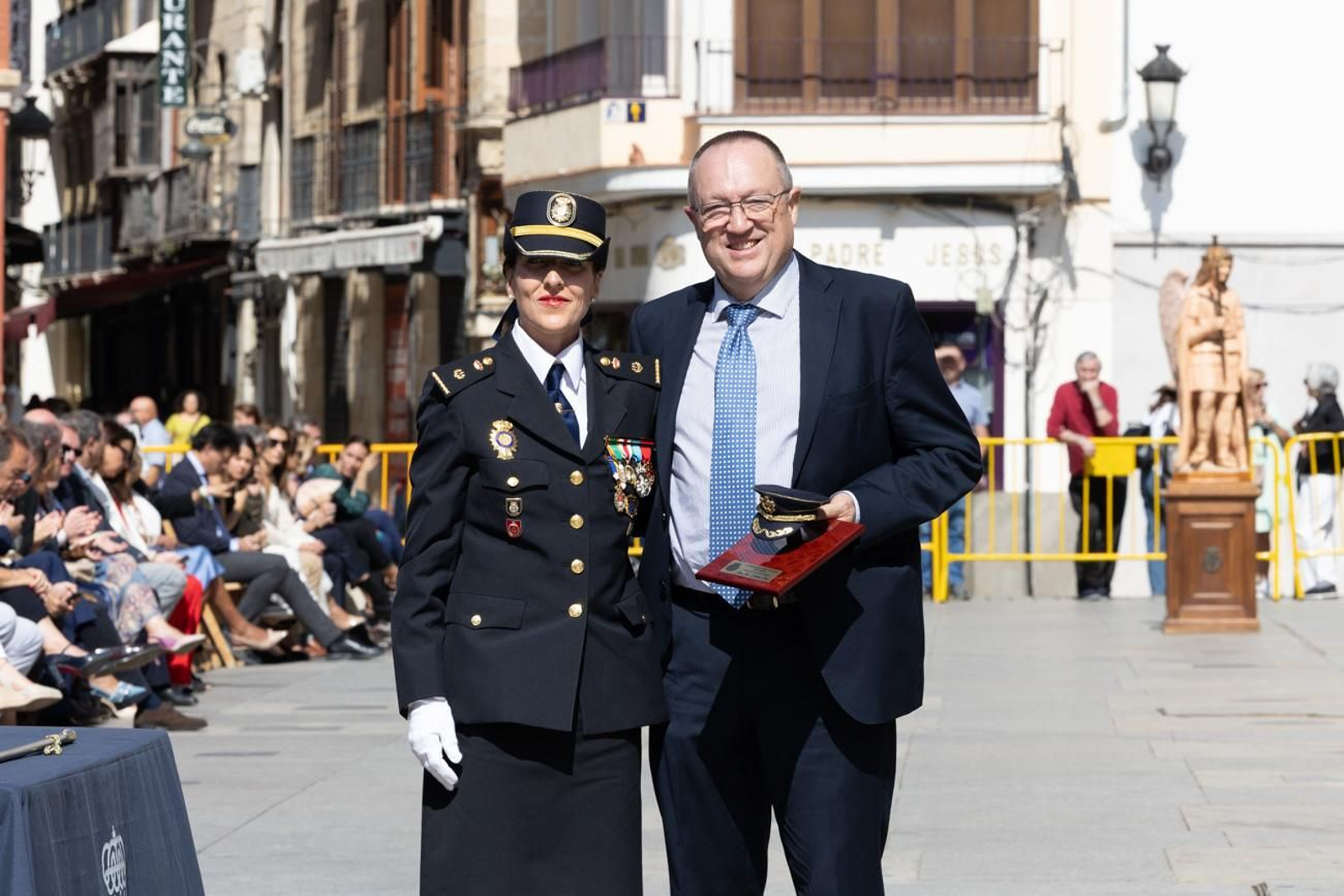 Acto por el día de la Policía Nacional, con motivo de la festividad los Santos Ángeles Custodios