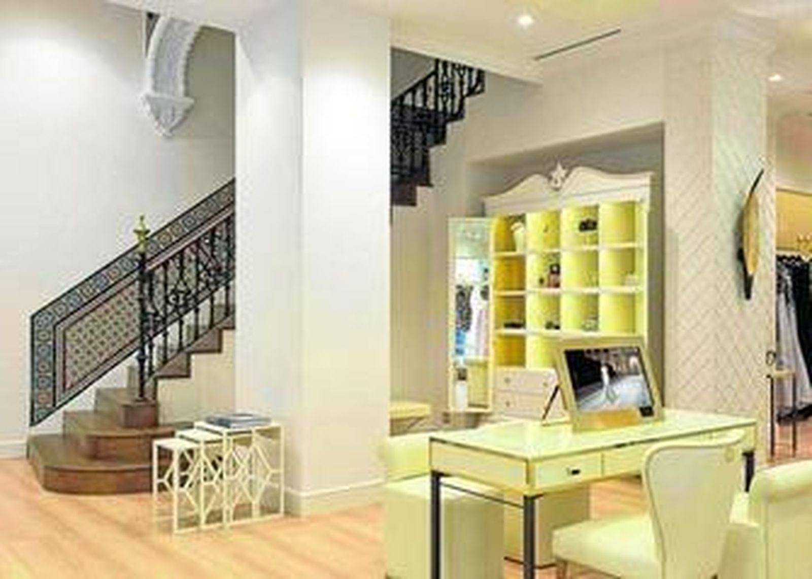 1. La nueva tienda, con más de 500 metros cuadrados de espacio, cuenta con cuatro mesas de información y 12 probadores. 2 y 4. Detalle de la zona dedicada a fiesta y a novias. 3. Fachada del edificio, ubicado en el número 30 de Cuna.