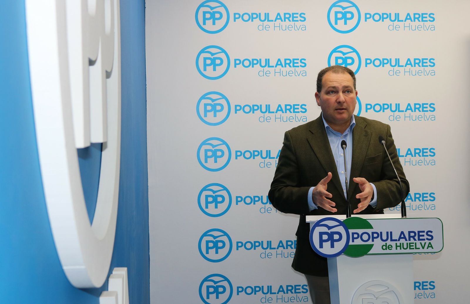 El secretario general del PP Huelva, David Toscano, en su comparecencia.