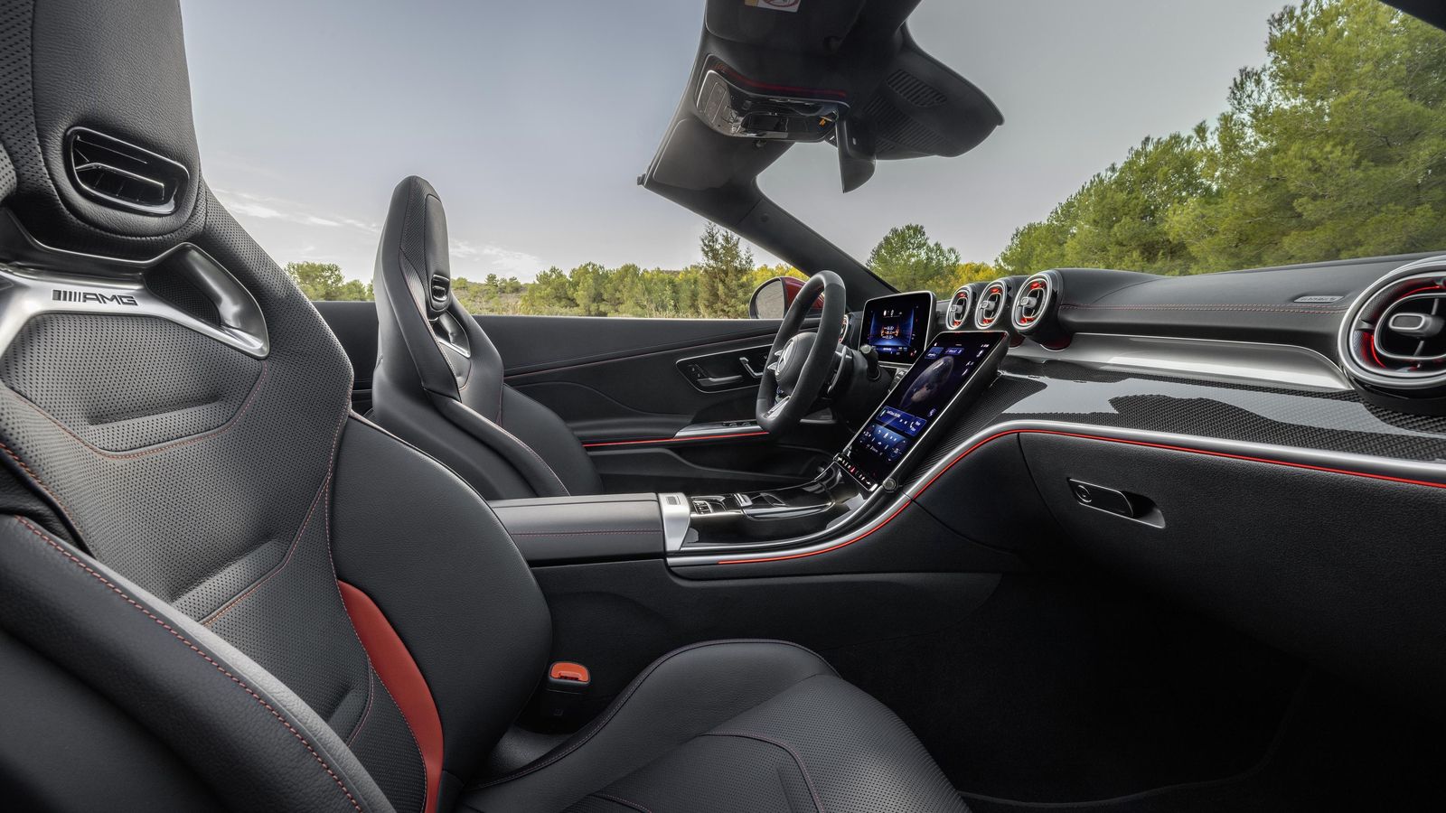 Los respaldos incorporan la salidas de aire que permiten crear una "bufanda de aire" alrededor del cuello.