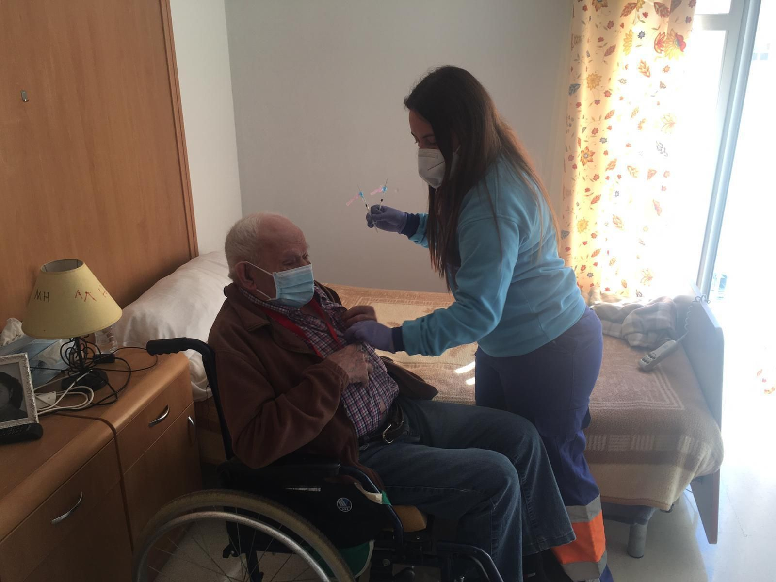 Vacunación en la residencia de mayores de Serón.