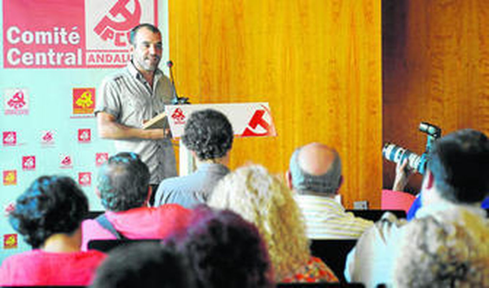 El secretario general del PCA, José Manuel Mariscal, durante su intervención en el acto en Armilla (Granada).