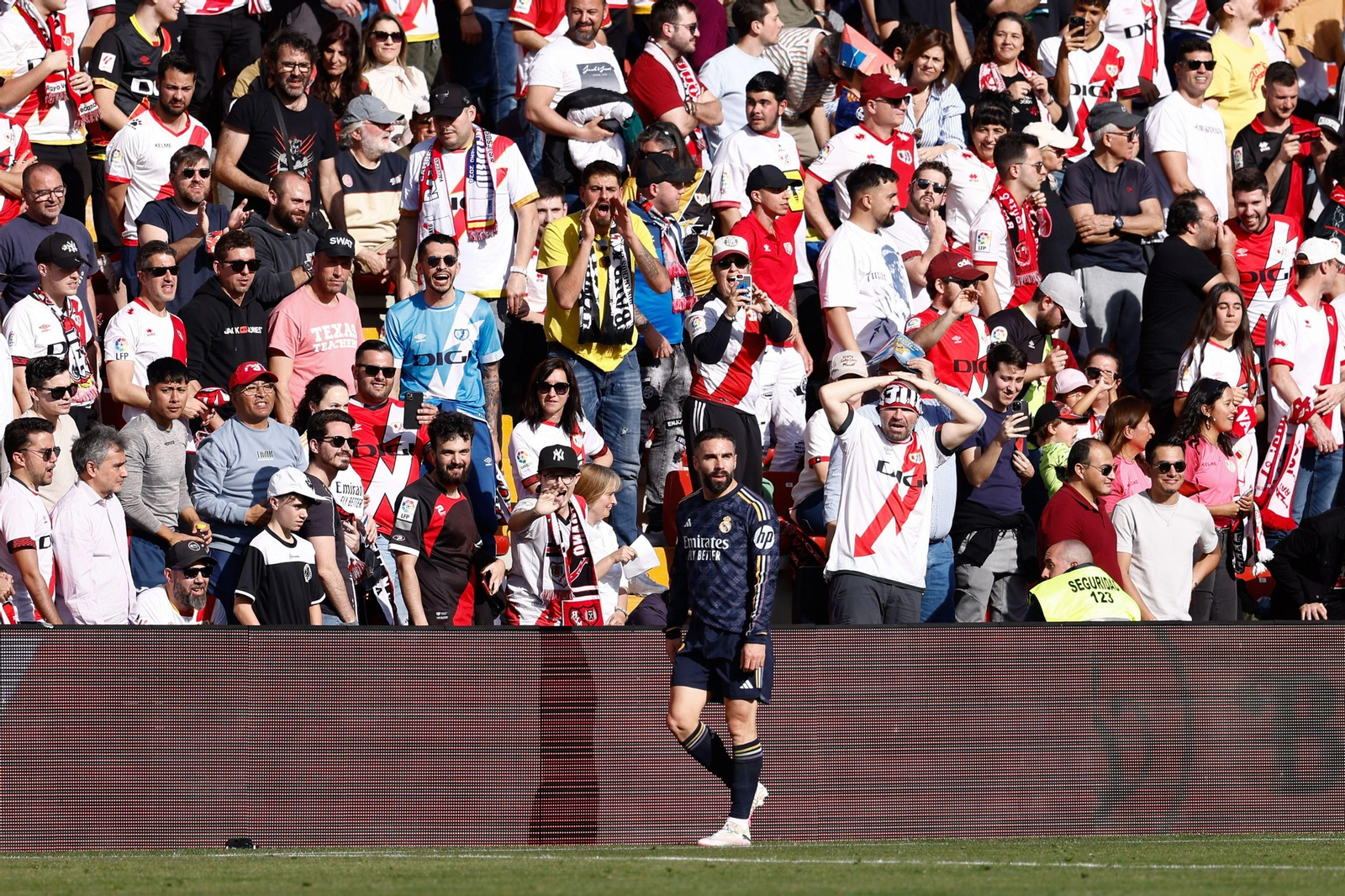 Carvajal, expulsado ante el Rayo Vallecano. Carvajal, expulsado ante el Rayo Vallecano.