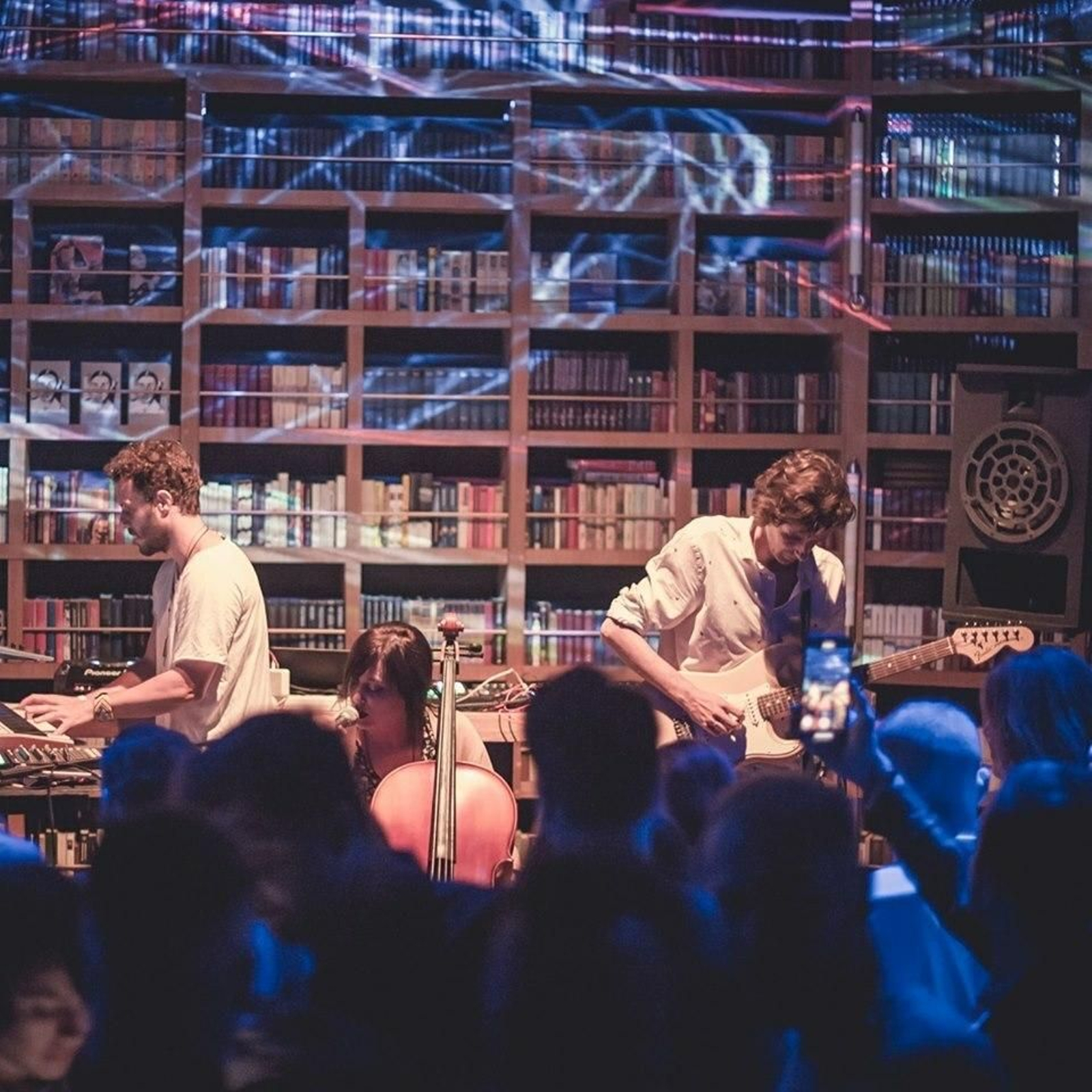 Actuación del grupo musical Holed Coin.