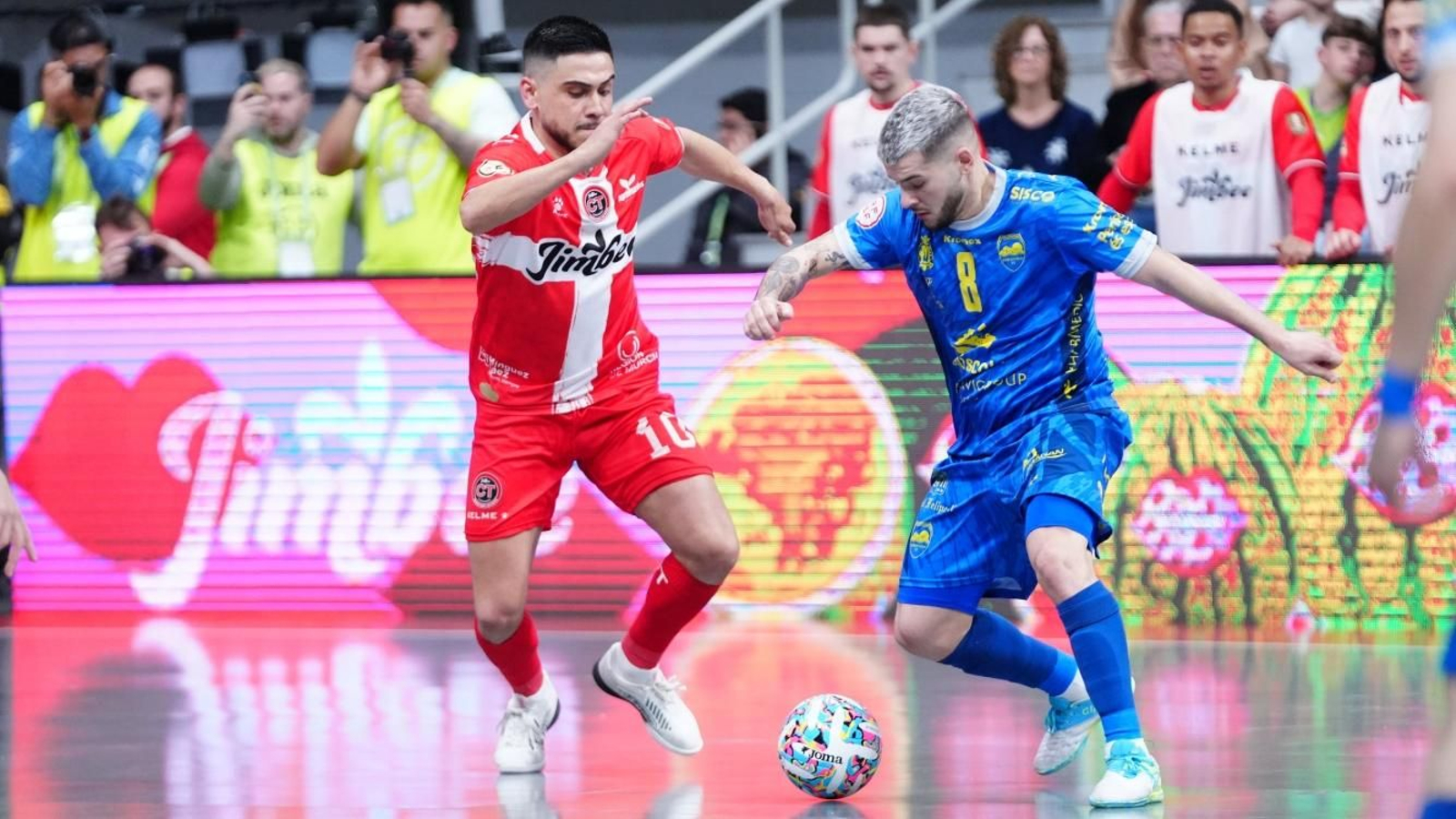 Cortés y Pani, en acción en un duelo entre Jimbee Cartagena y Servigroup Peñíscola.