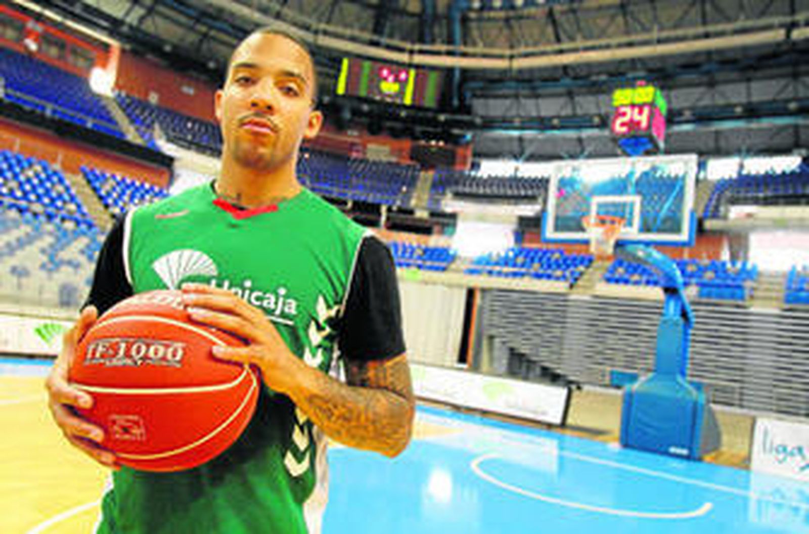 Marcus Williams posa en la pista central del Martín Carpena.