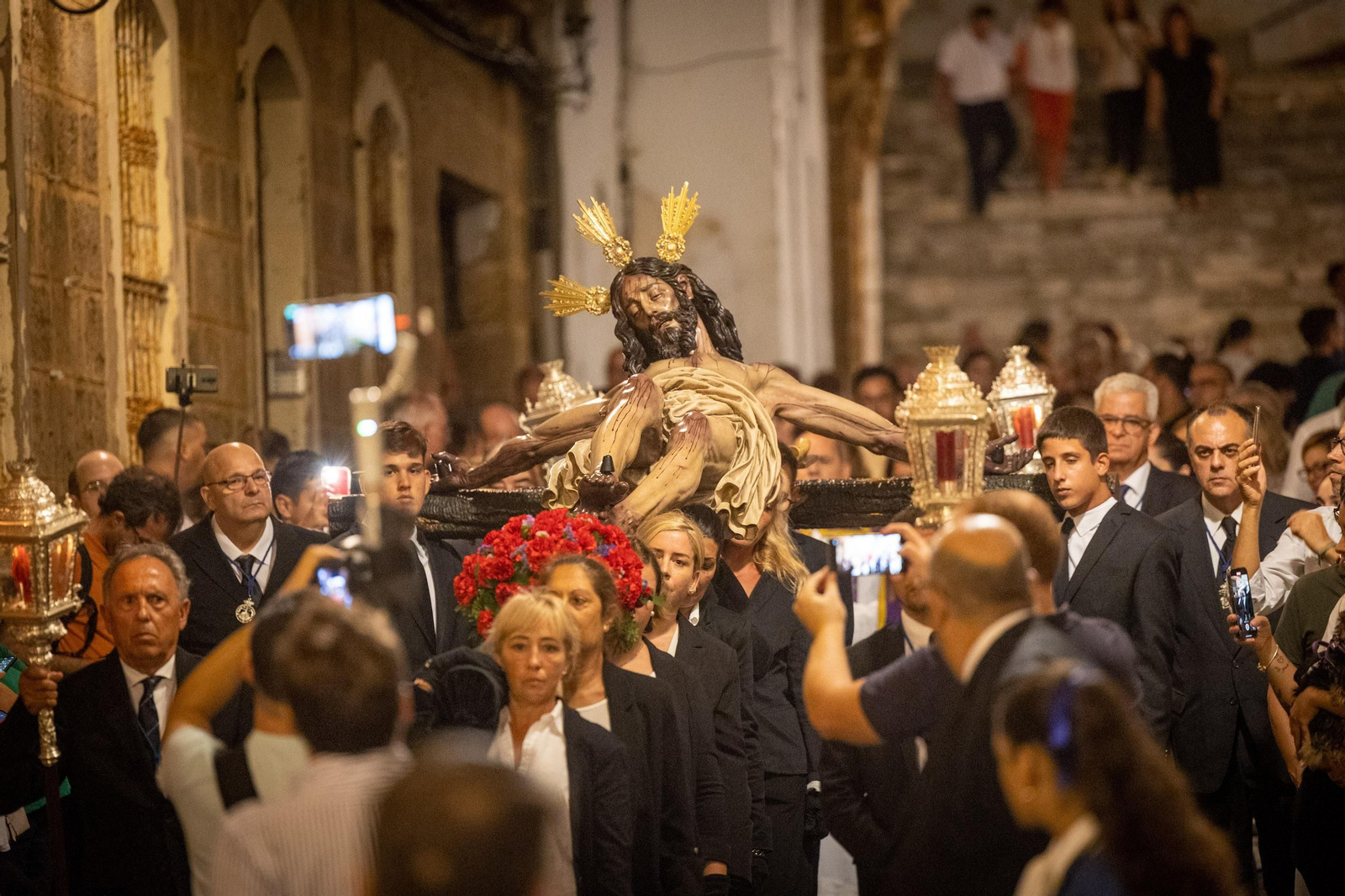 Imágenes del traslado del Cristo de las Aguas a la Catedral