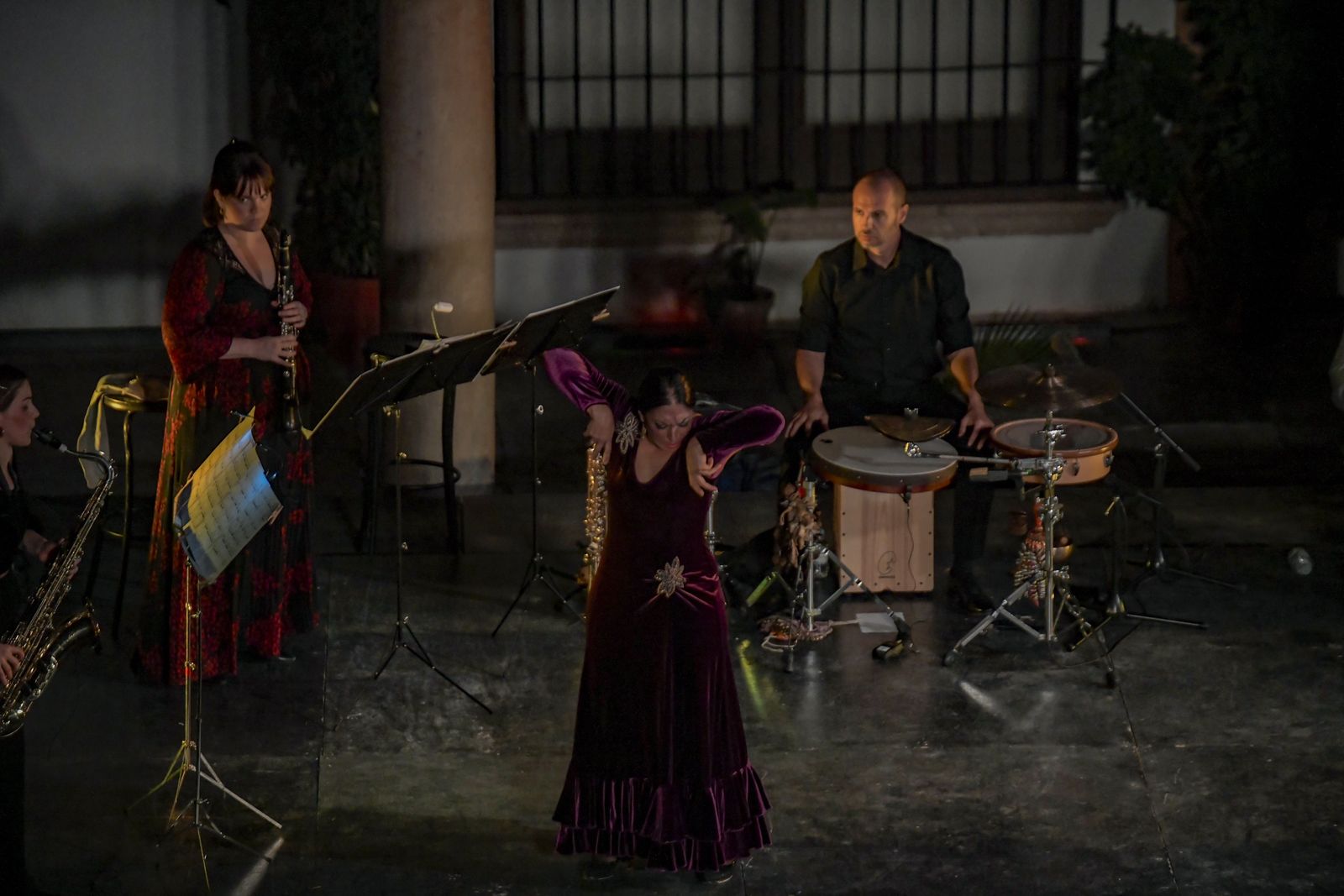 El flamenco de Fuensanta La Moneta hace vibrar la Abadía del Sacromonte: las mejores imágenes