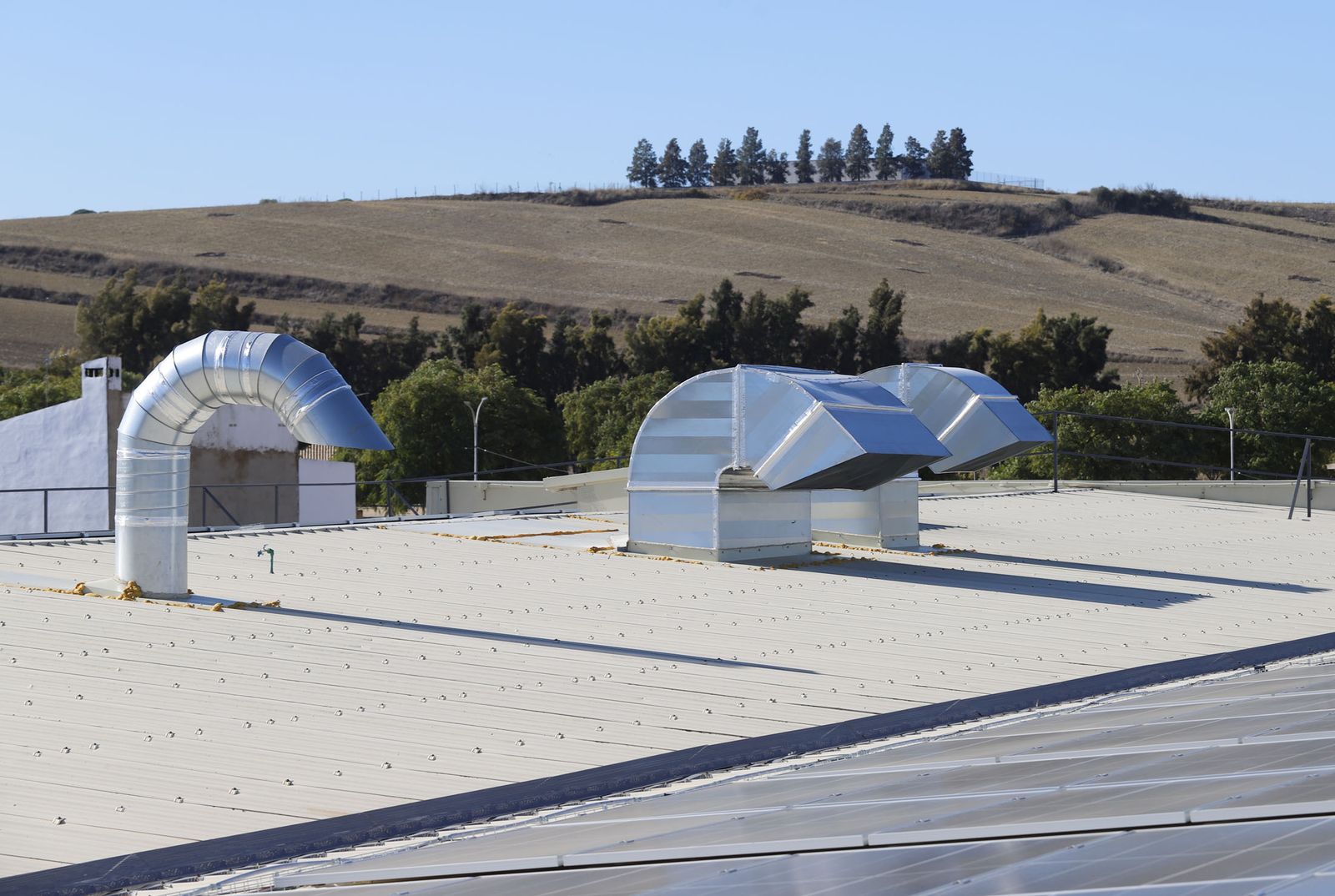 Imágenes de las mejoras del Mercadona de La Palma del Condado para el ahorro energético
