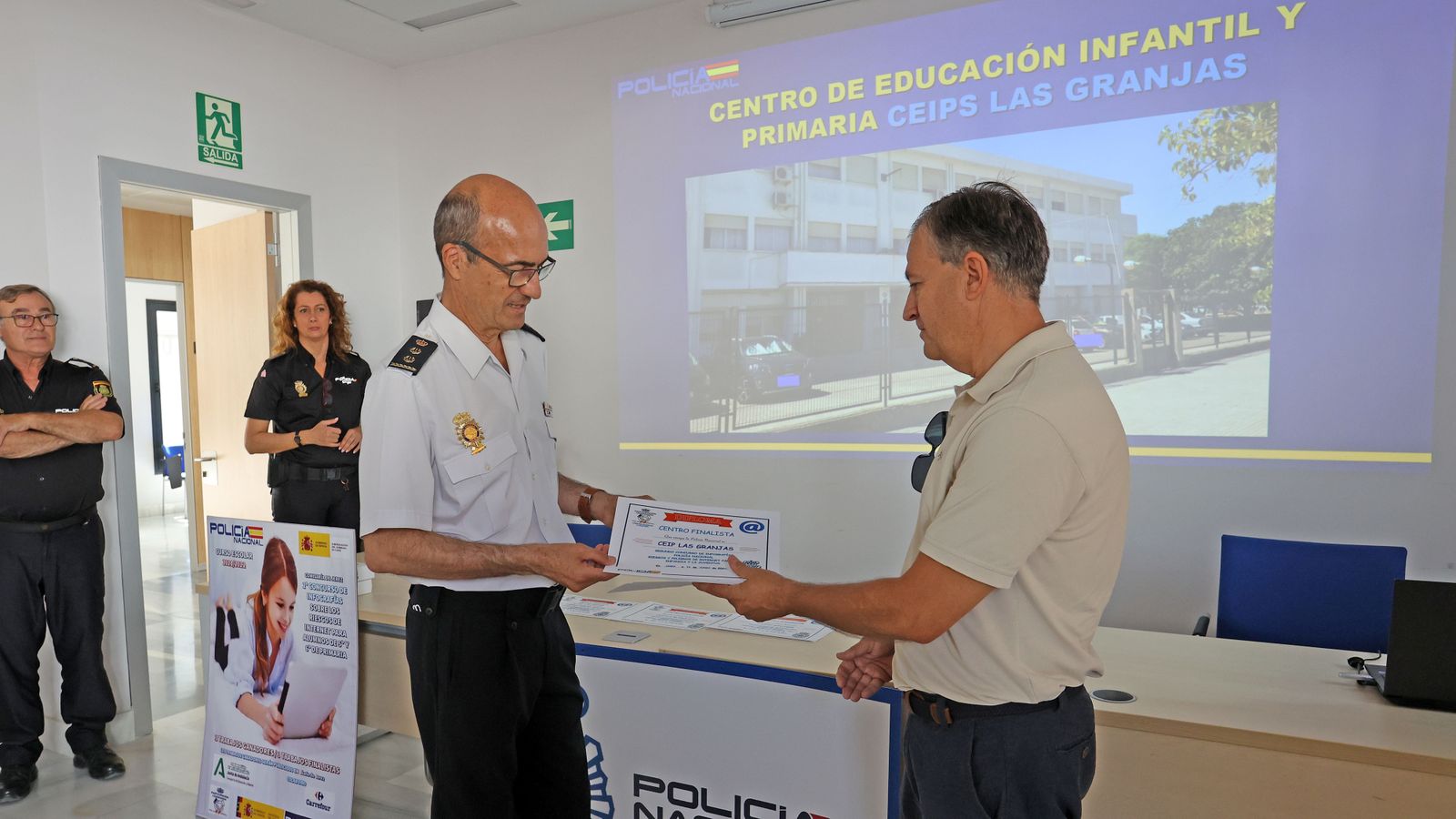 Premios del 2º concurso de infografías sobre los riesgos de internet para alumnos de 5º y 6º de primaria