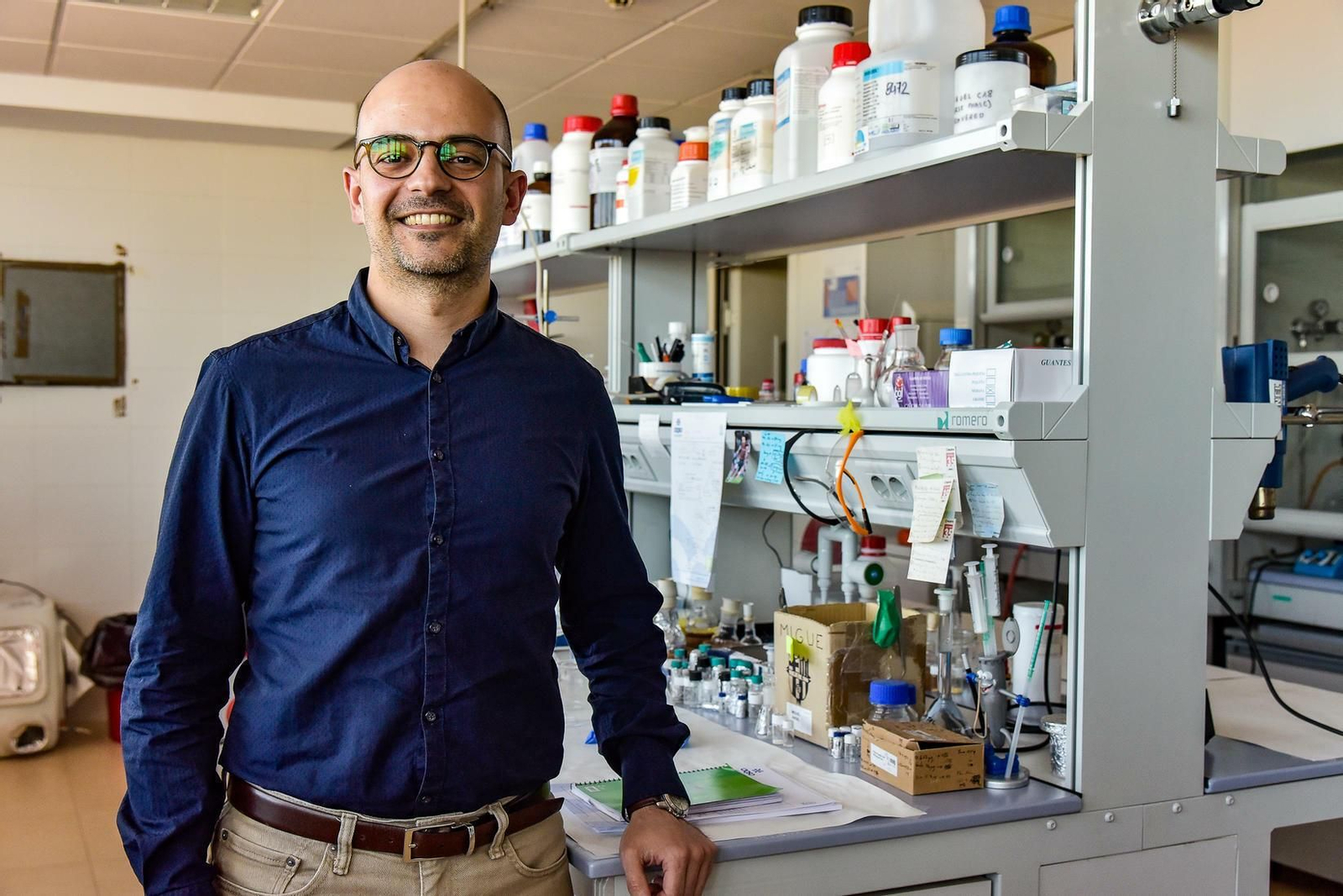 Antonio Martínez, en uno de los laboratorios del Ciqso.