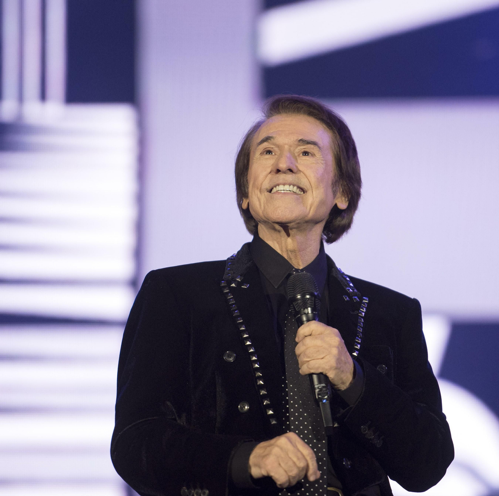 Raphael, emoción en carne viva con su recital en Granada