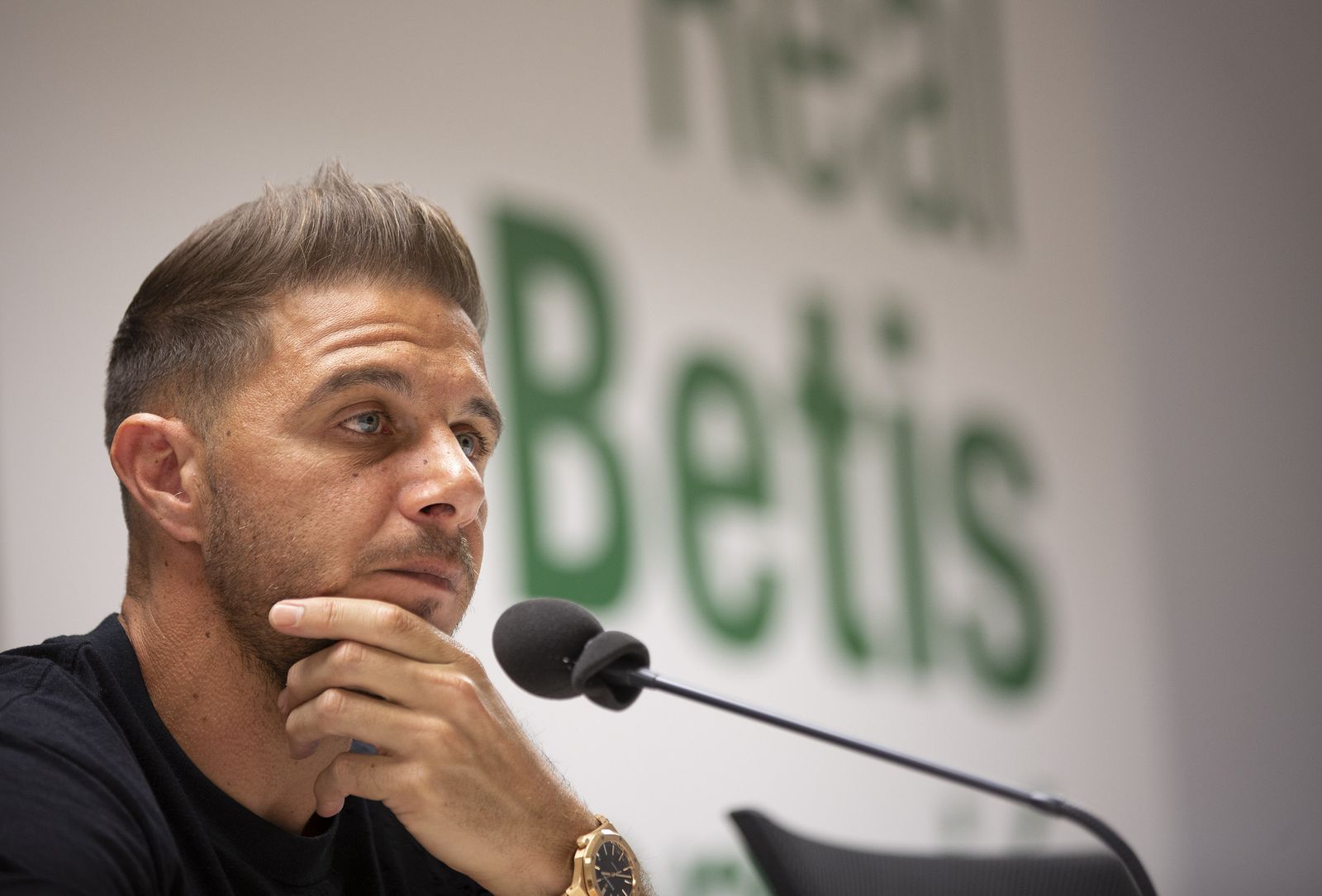 Joaquín, concentrado, durante un momento de la rueda de prensa que ofreció ayer en la sala de prensa de la ciudad deportiva.