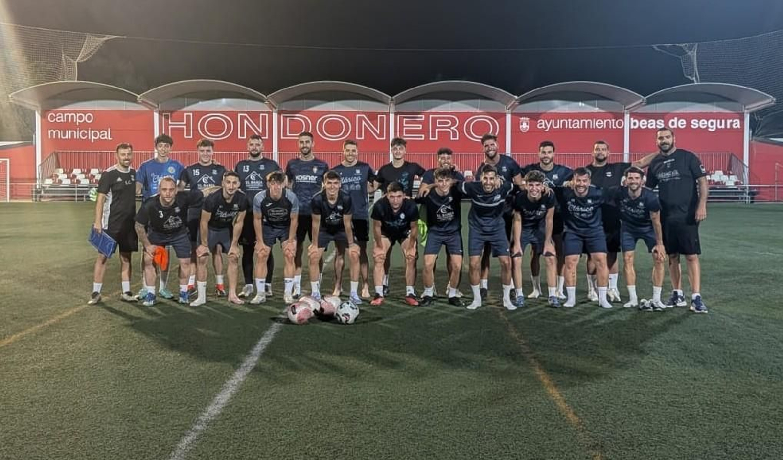 El conjunto villanovense, en su último entrenamiento previo al duelo ante el Real Jaén.