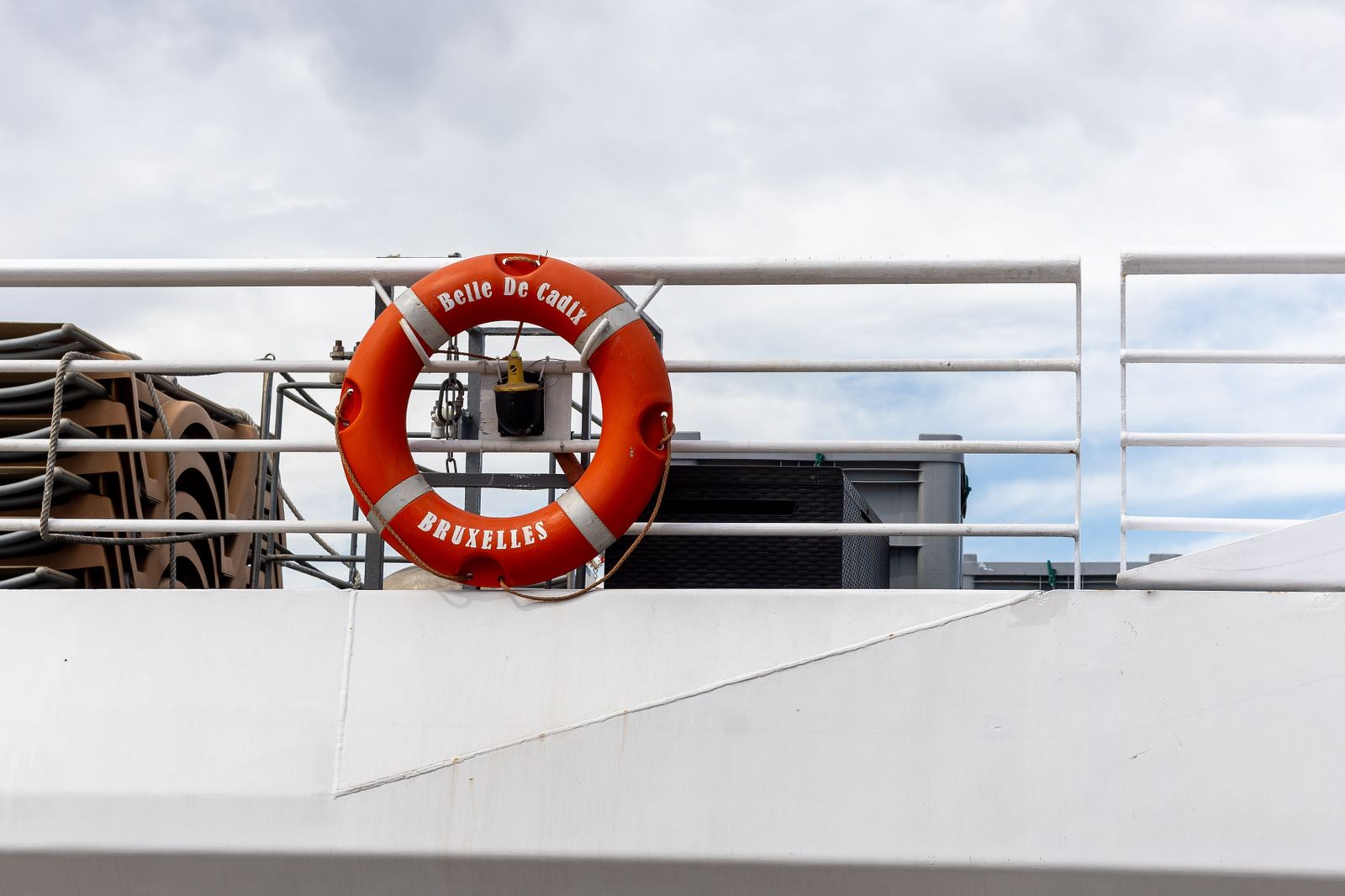 Las impresionantes imágenes del buque La Belle de Cadix en el Puerto de Huelva