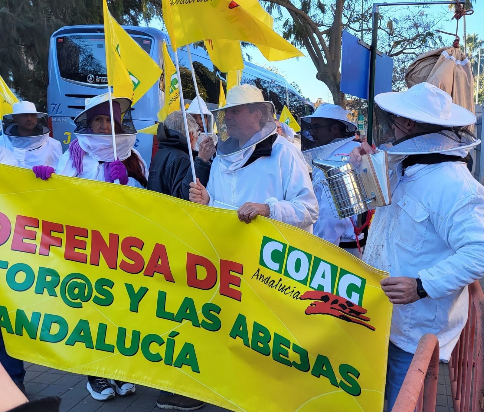 Apicultores en una protesta, en una imagen de archivo.