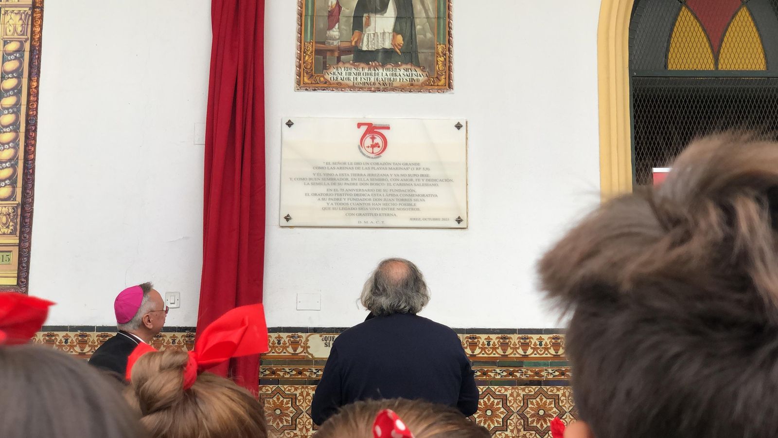 Placa conmemorativa de la celebración de los 75 años de Salesianos en Jerez. Placa conmemorativa de la celebración de los 75 años de Salesianos en Jerez.
