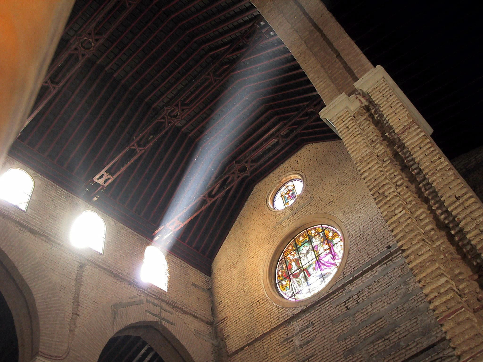 La visita a San Román es recomendable al mediodía o por la tarde, debido a que no se mantiene el ábside original.