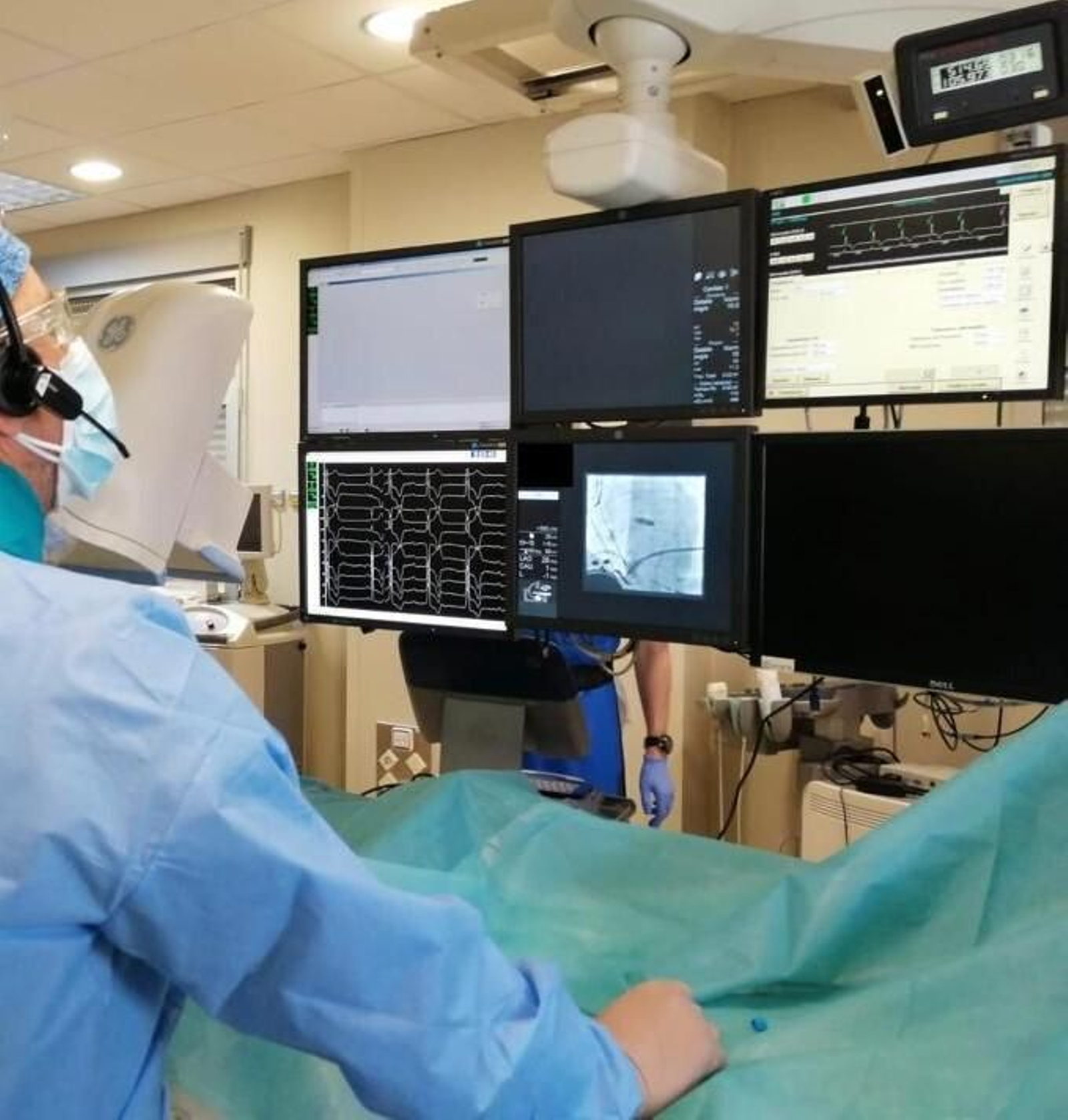 Implantan un marcapasos sin cable en Granada que simula la estimulación natural del corazón